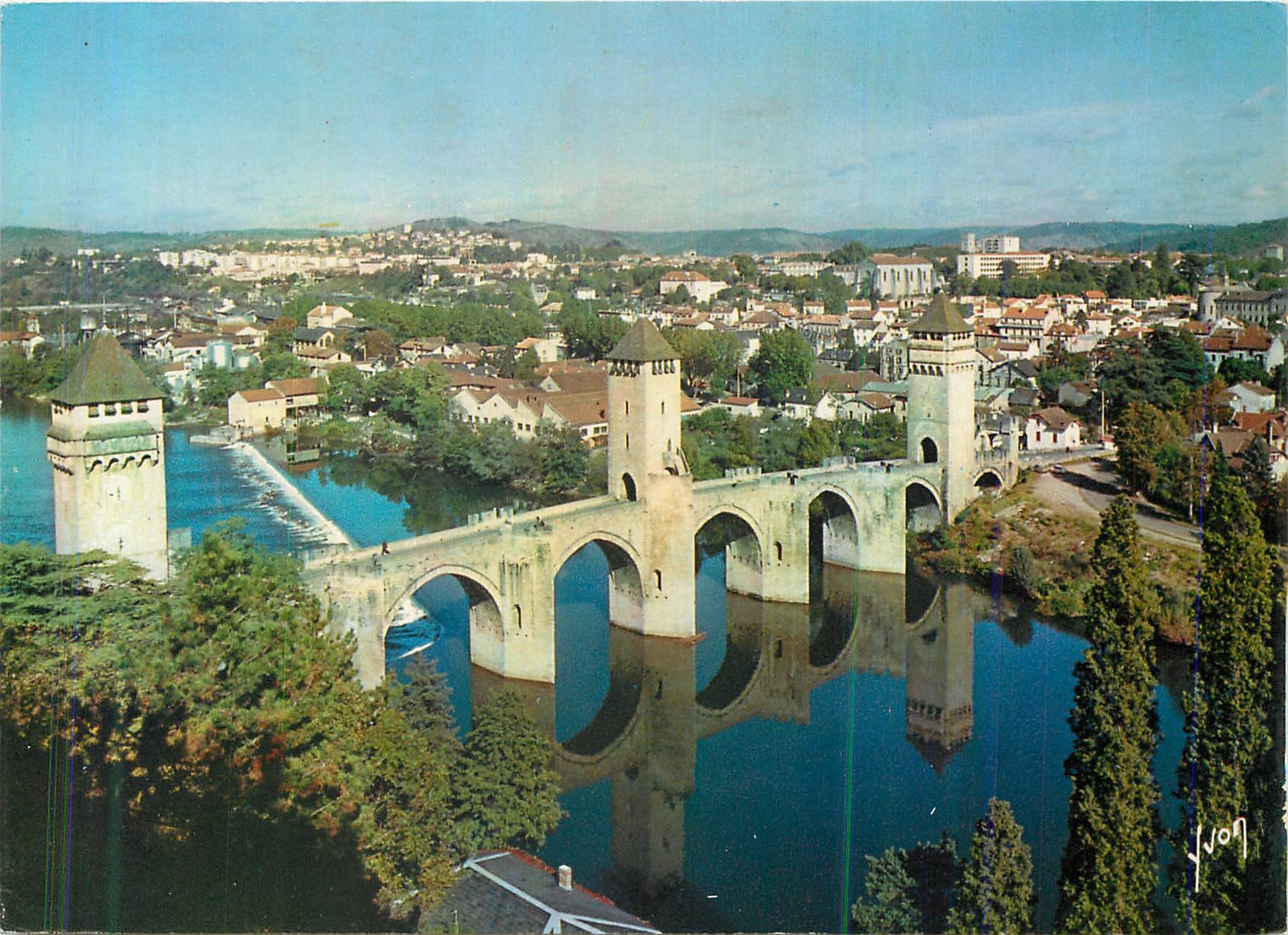 Le pont Valentré, le Lot et la Ville — Cahors (Lot) — Éditions Yvon