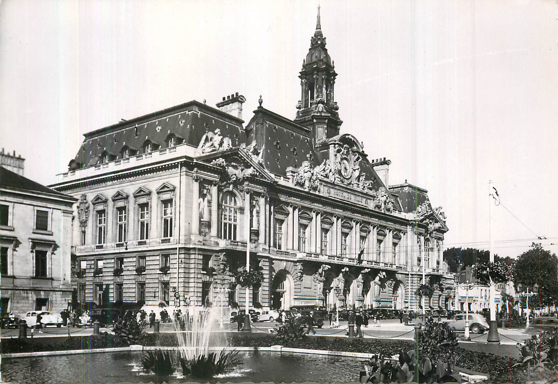 CPM Tours (I et L) l'Hotel de Ville (Laloux Architecte)