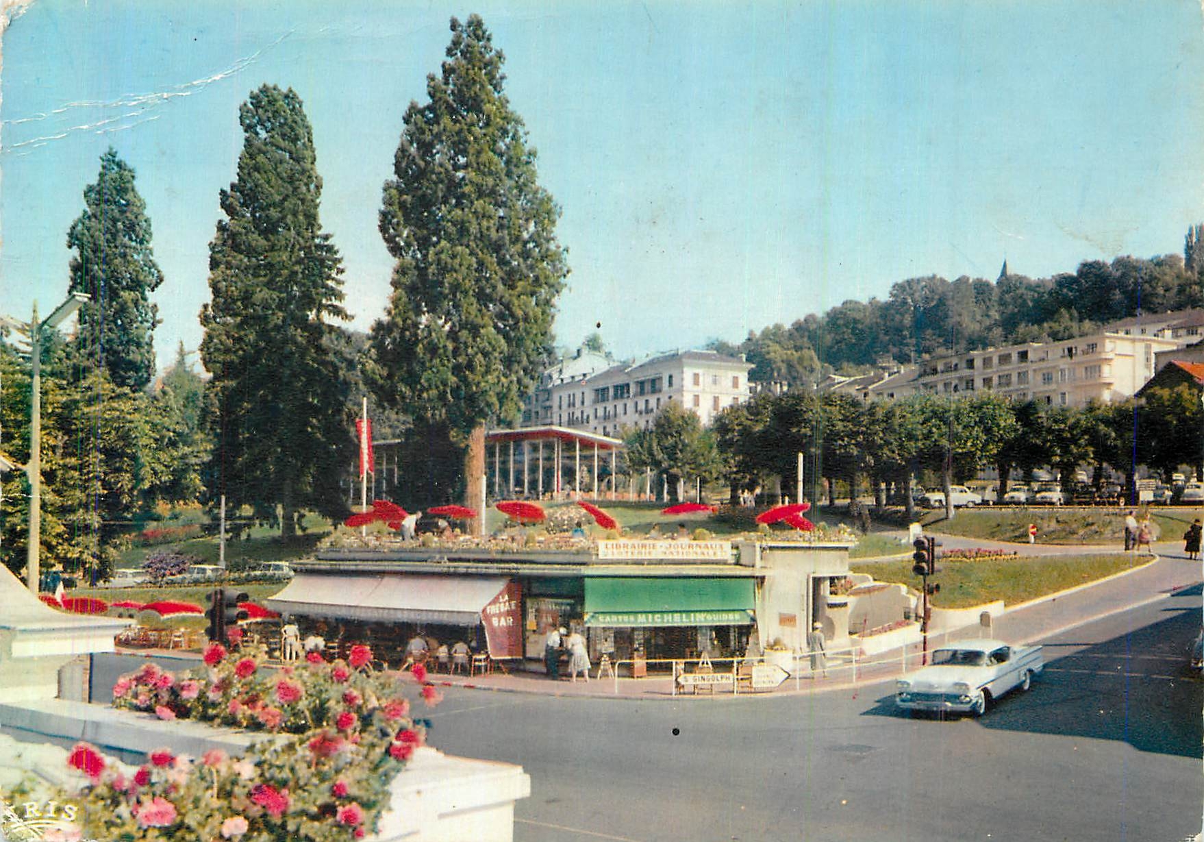 CPA Evian les Bains Carrefour du Debarcadere