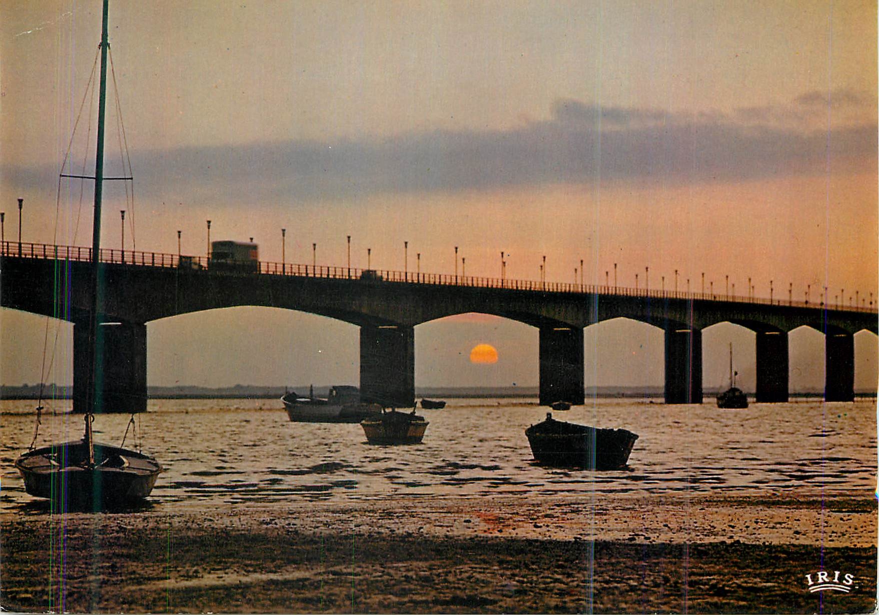 Ile d'Oléron — Crépuscule sur le viaduc Oléron-Continent — IRIS