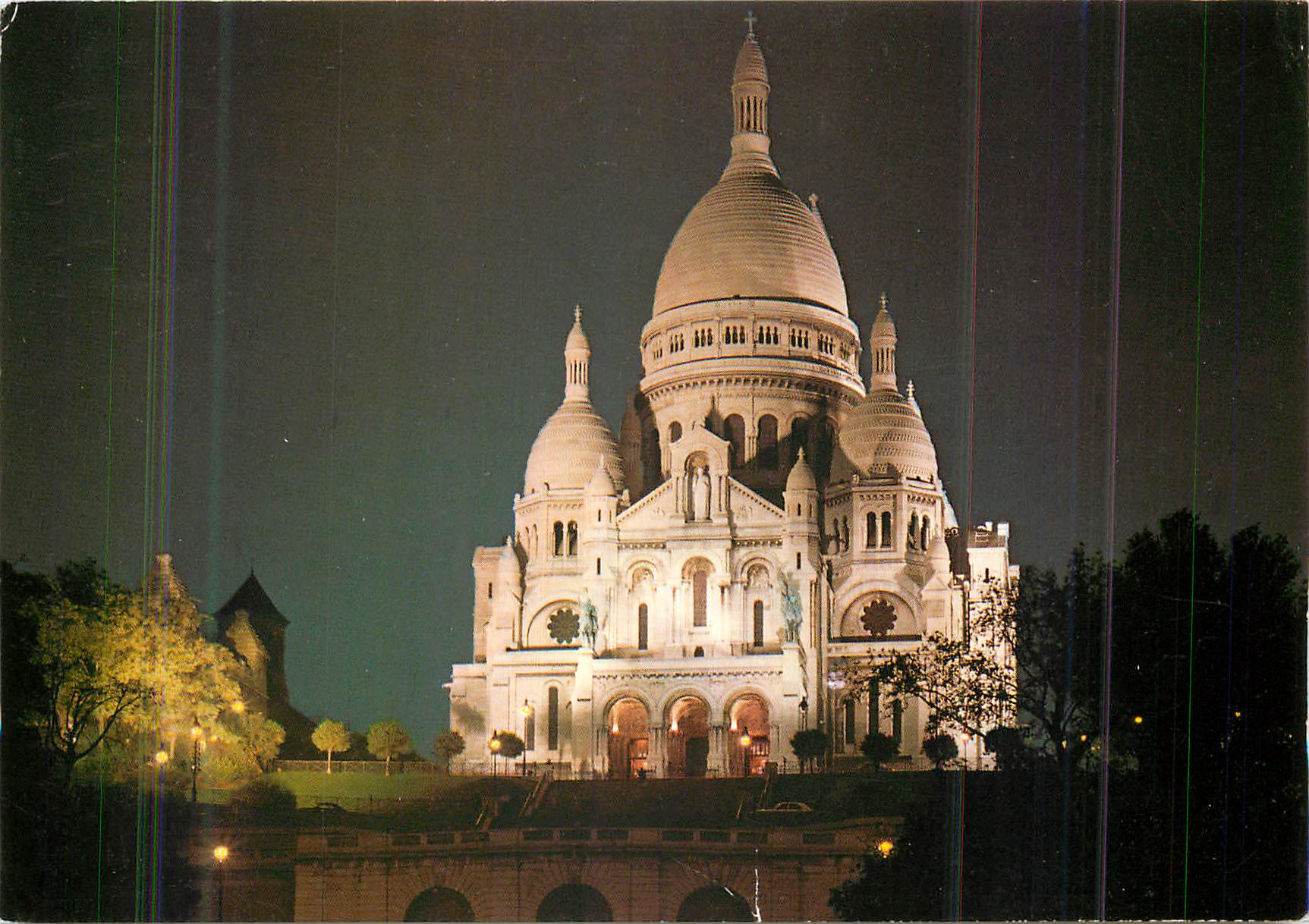 CPM Paris la Nuit Le Sacre Coeur de Montmartre Illumine