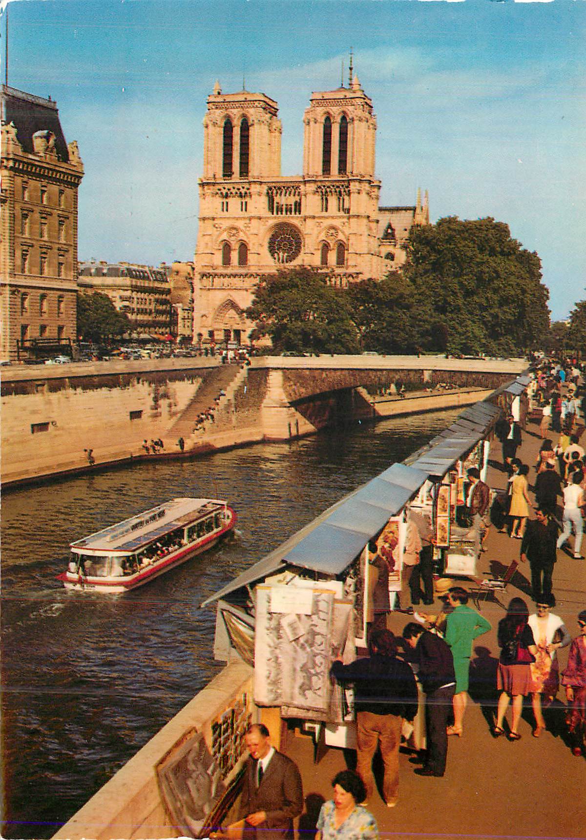 CPM Paris Notre Dame et Les Bouquinistes