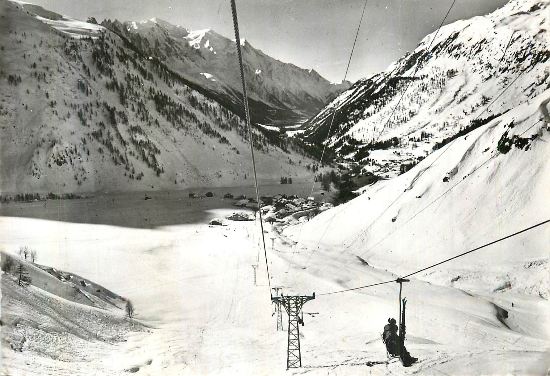 Le Tour (Haute-Savoie) — vu sous la neige — Éditions J. Cellard, Bron (Rhône)
