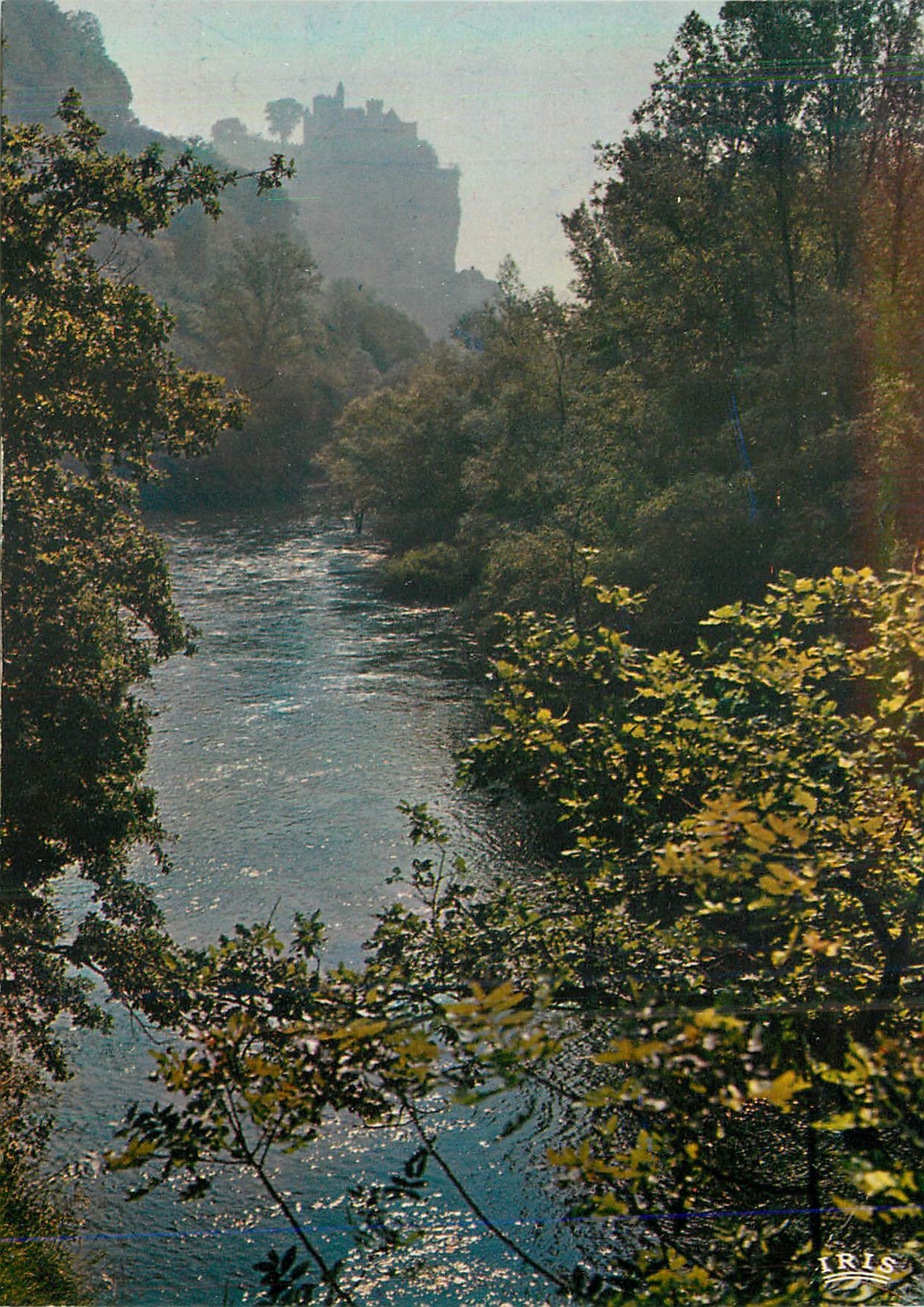 Vallée de la Dordogne — Contre-jour sur le château de Beynac — Éditions Télecjac