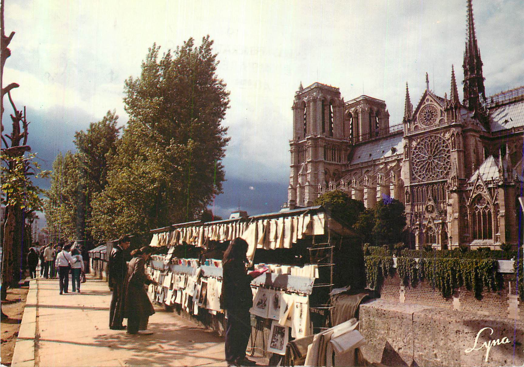 CPM Paris Notre Dame et les Bouquinistes