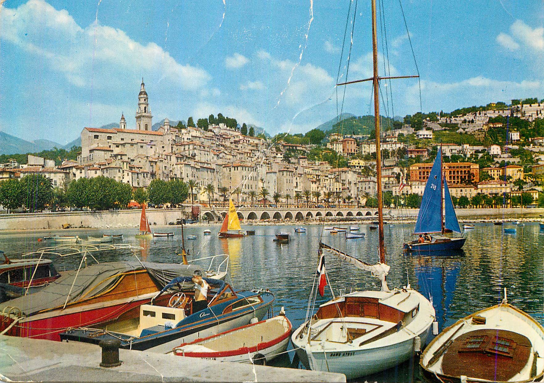 Menton — Vue générale de la ville et son port de plaisance — Fabrication Française