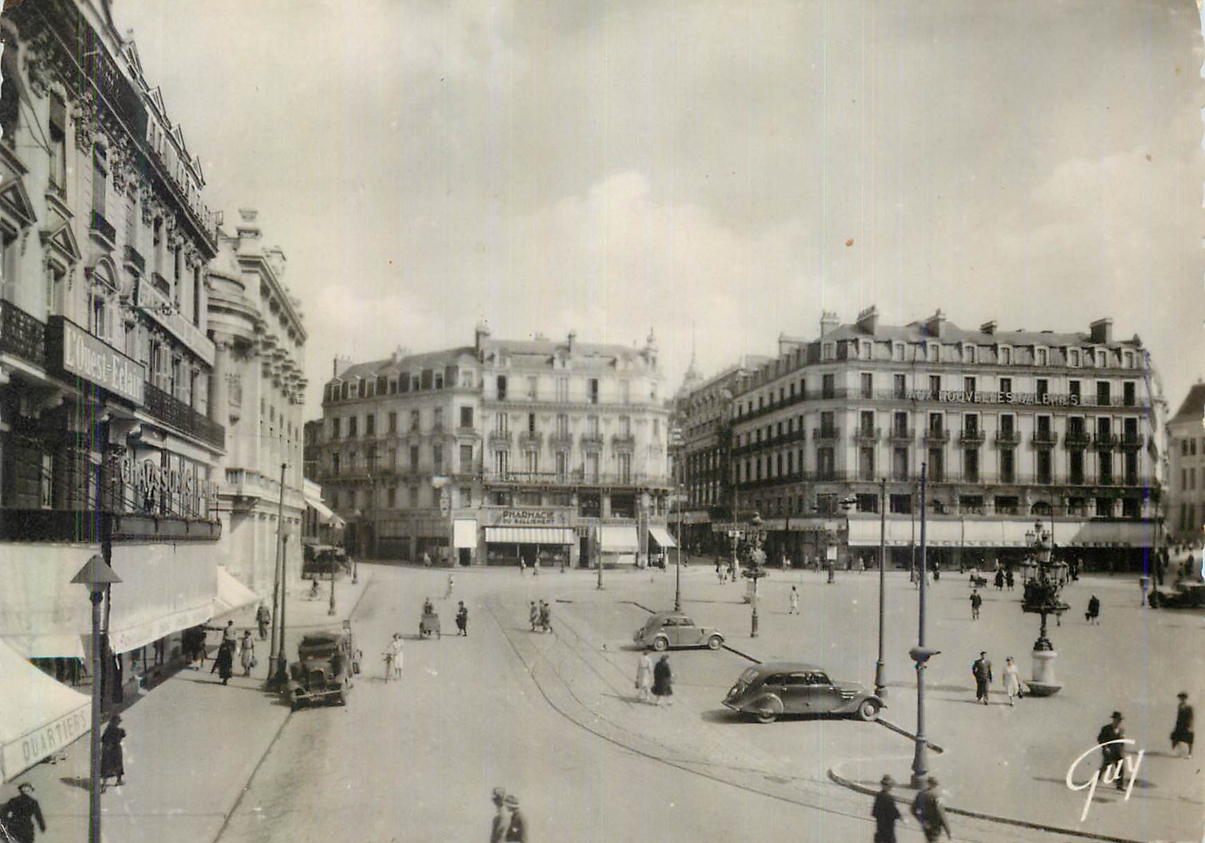 CPM Angers (Maine et Loire) Place du Ralliement