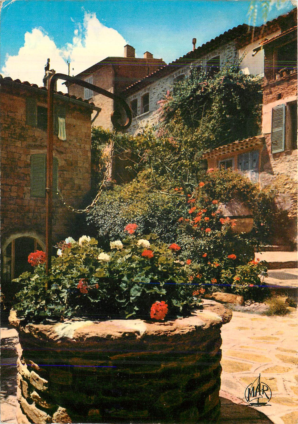 CPM Bormes les Mimosas (Var) la Cote d'Azur Vieux Puits Fleuri