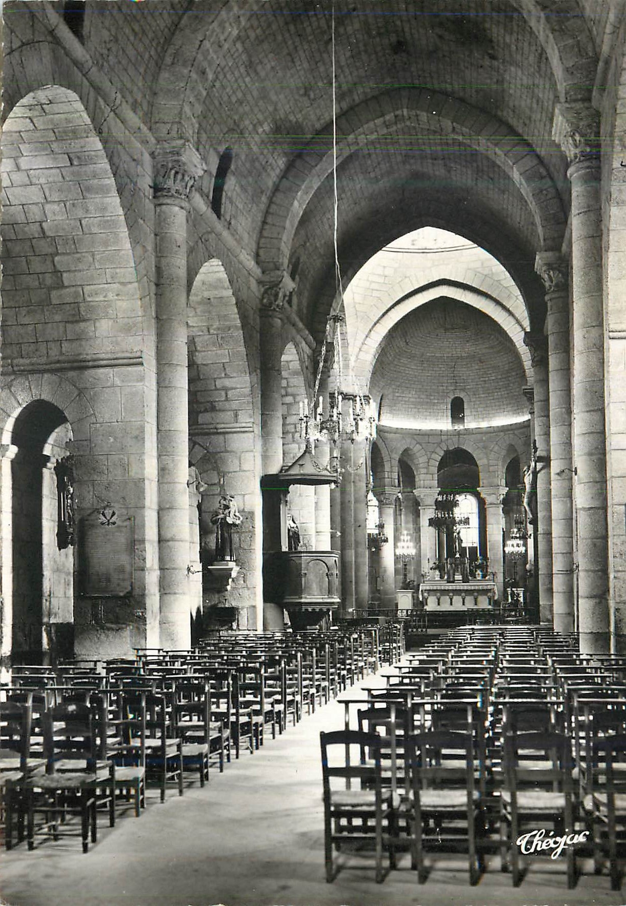 Intérieur de l'abbaye de Bénévent — Creuse — éditeur Théojac, n° 21-1