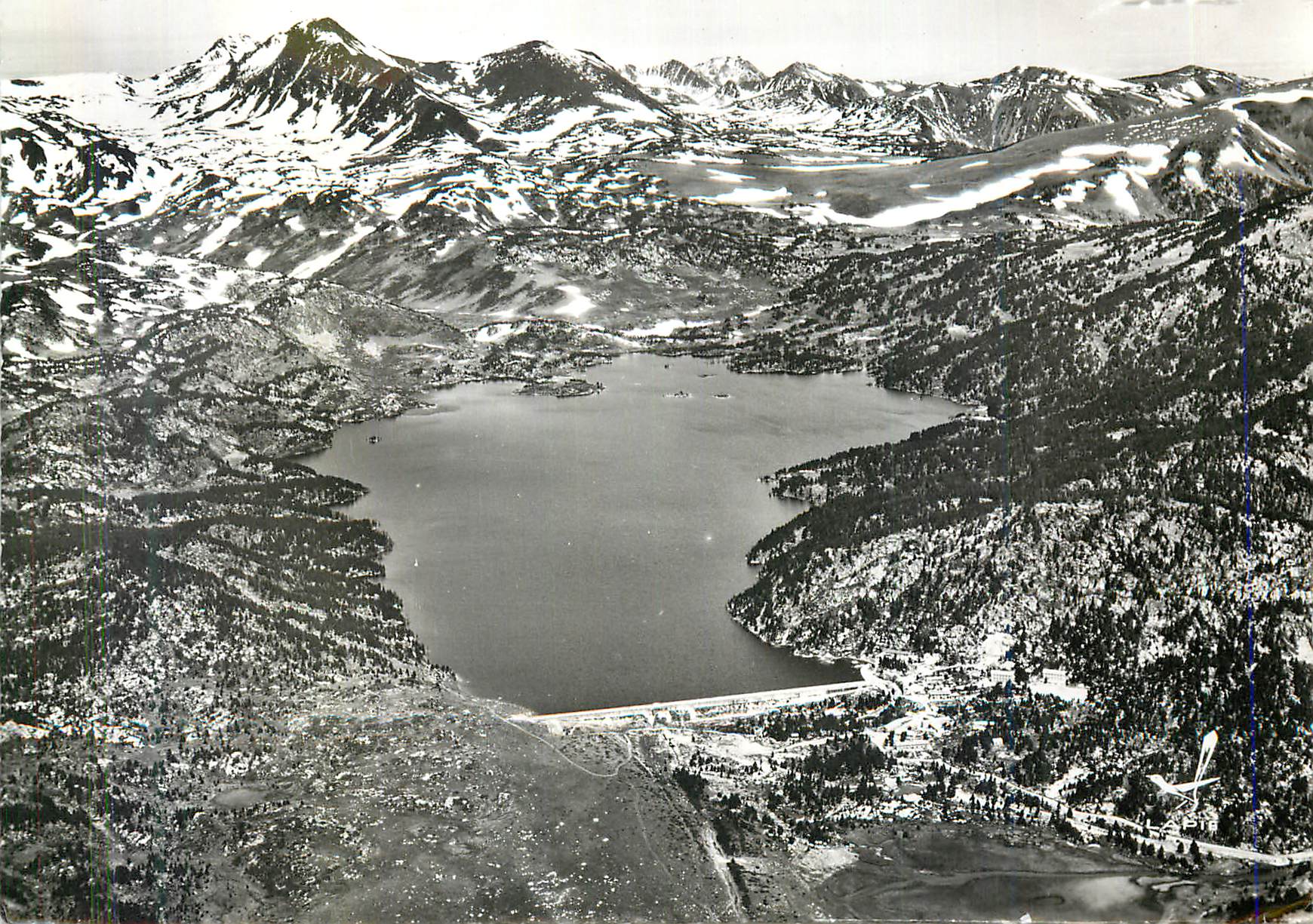 CPM En avion au Dessus de Lac des Bouillouses (Pyrenees Orientales)