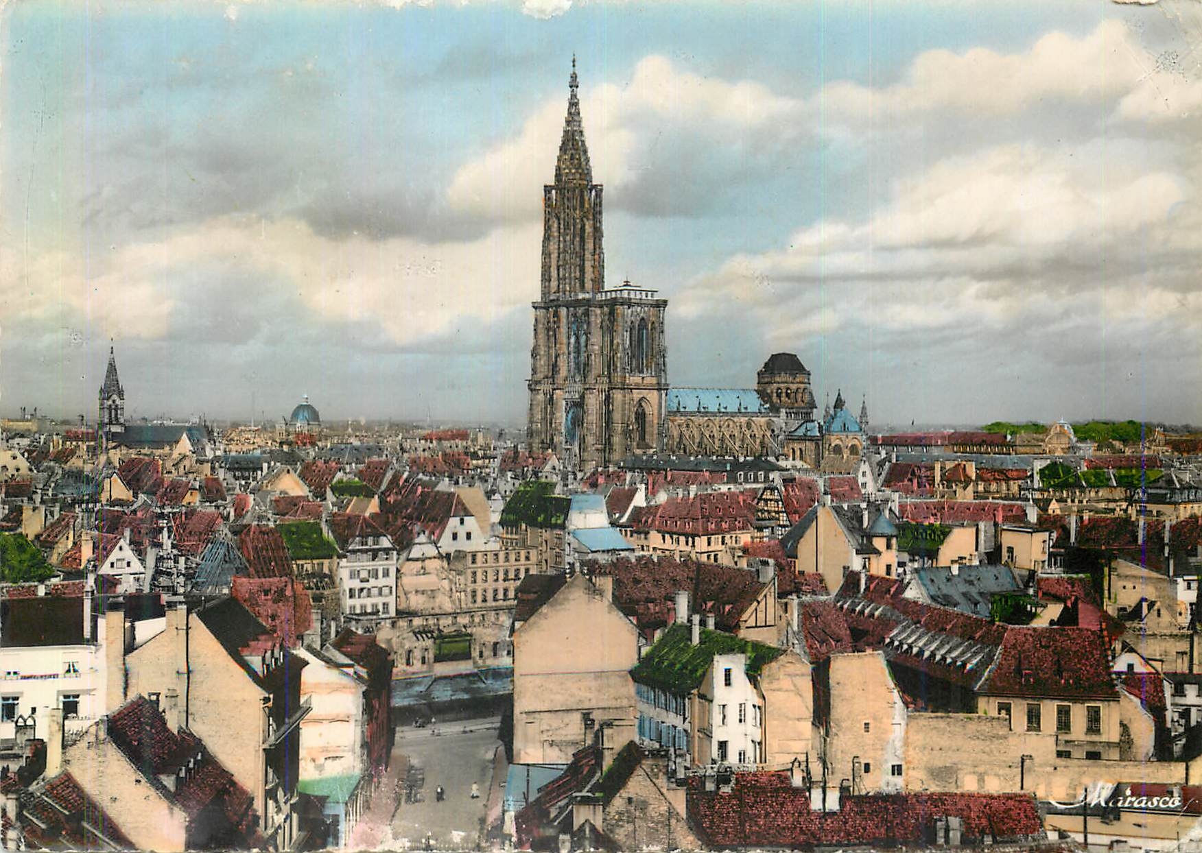CPM Strasbourg Vue Generale et la Cathedrale