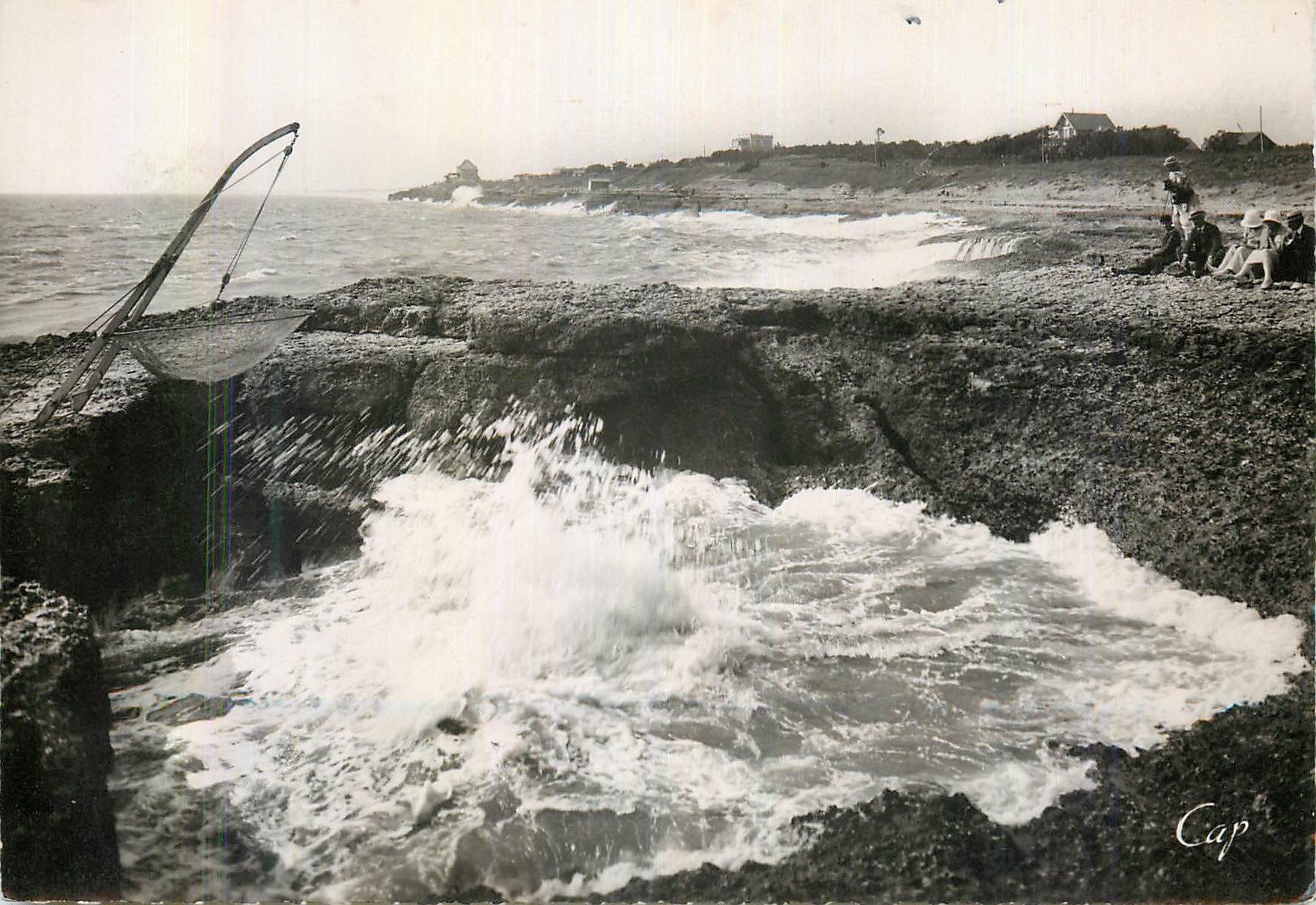 St-Palais-sur-Mer — La Grande Côte — Le Puits de Lauture à marée haute — éditeur C.A.P. n°134