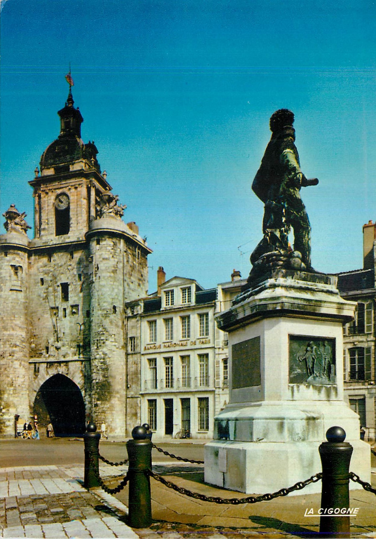 CPM La Rochelle (Charente Maritime) La Grosse Horloge et la Staute de l'Amiral Duperre