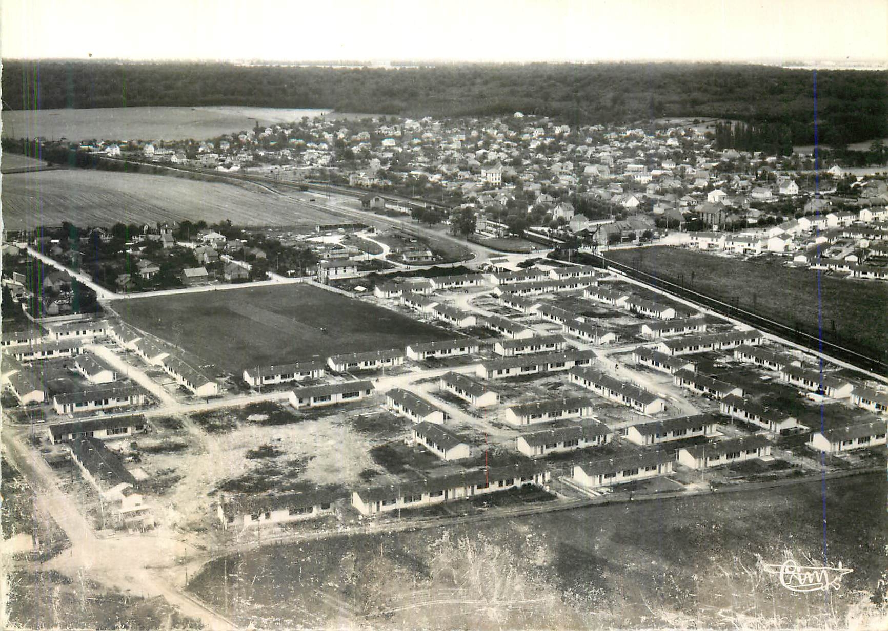 Les Clayes-sous-Bois — Le nouveau Jardin des Clayes — Vue aérienne — Combier Imp. Macon