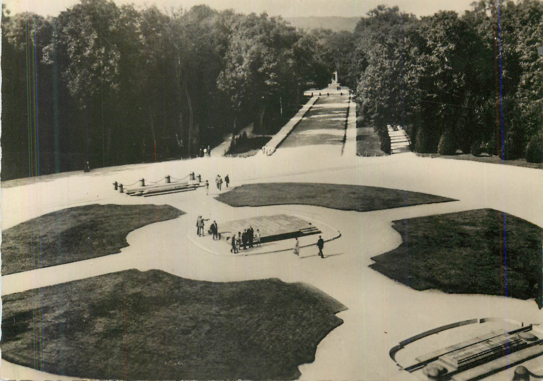 CPM Foret de Compiegne (Oise) Vue Generale de la Clairiere de l'Armistice Militaria