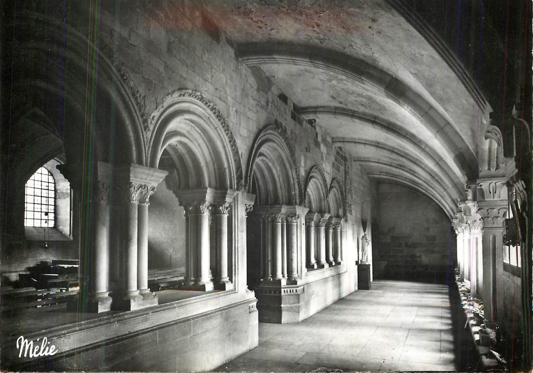 CPM Vezelay (Yonne) Basilique de la Madeleine (XIIe s) le Cloitre
