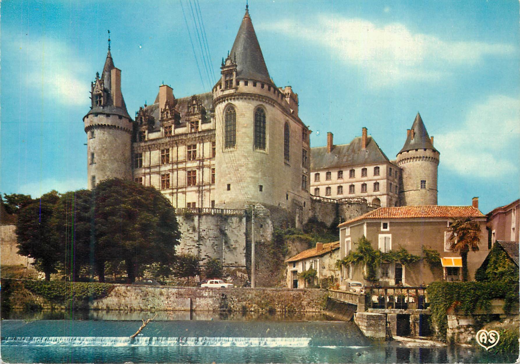 CPM Chateaux et Sites des Charentes Chateau de la Rochefoucauld