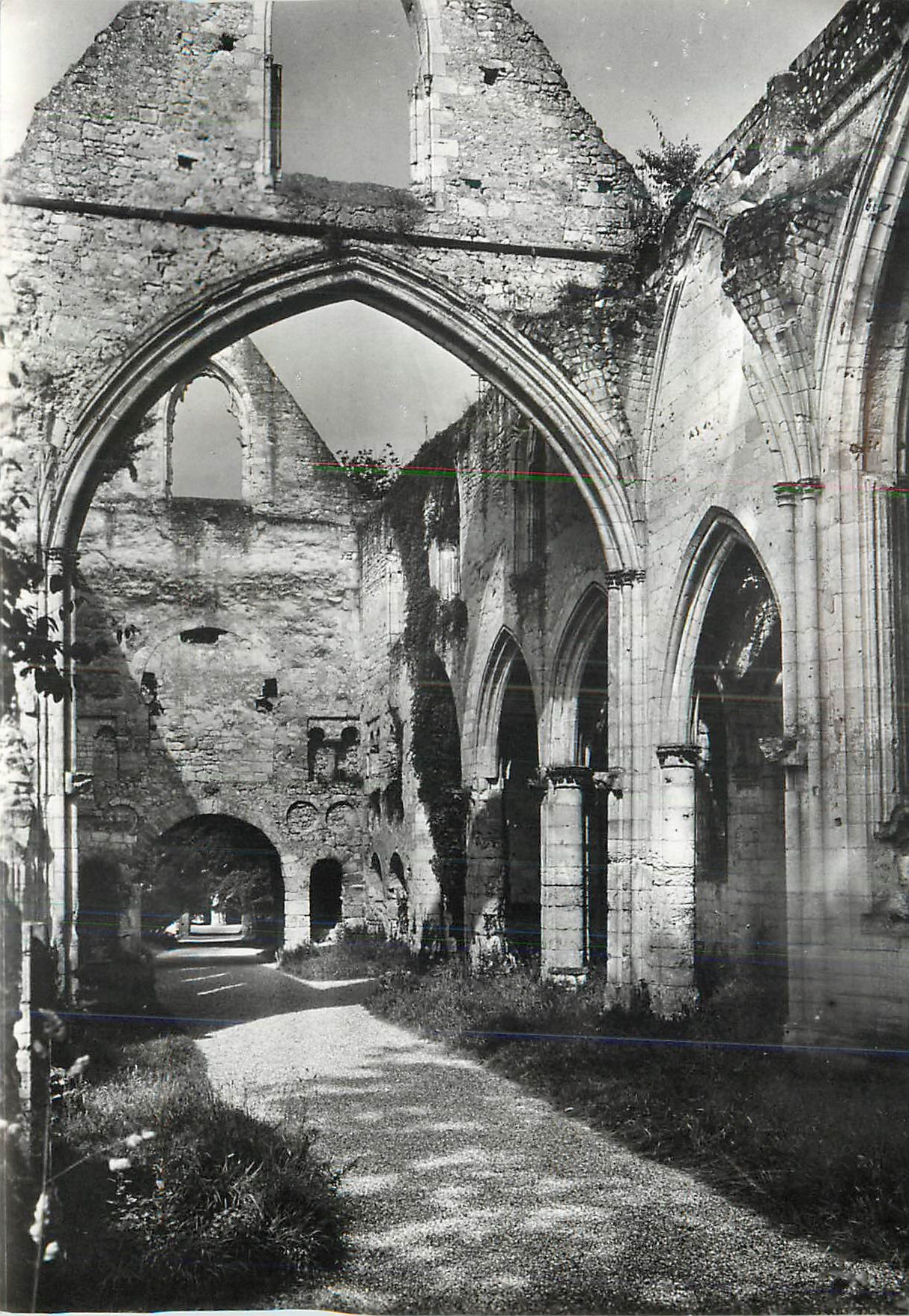 CPM Jumieges (Seine Inferieure) Ruines de l'Abbaye Eglise Saint Pierre (Xe XIVe s)