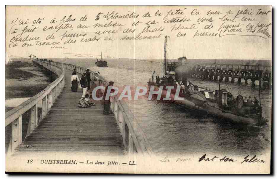 Ouistreham CPA Les deux jetees (bateau)