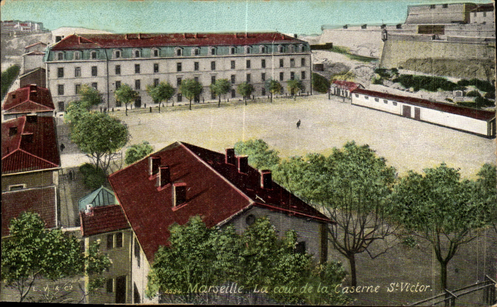 Marseille CPA La cour de la caserne St Victor