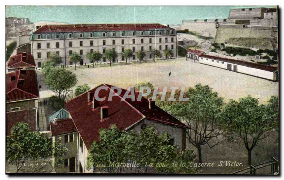 Marseille CPA La cour de la caserne St Victor