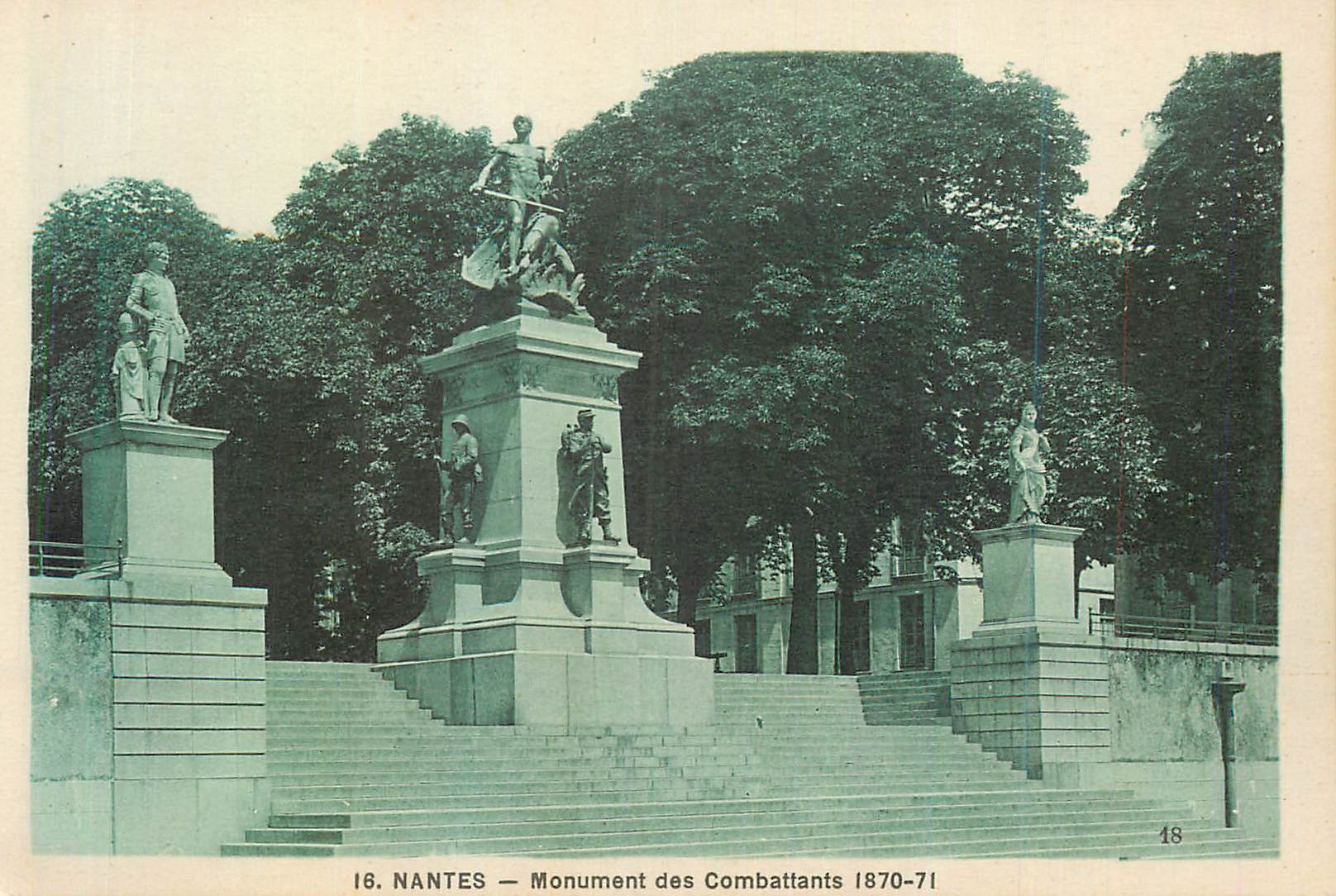 CPA Nantes Monument des Combattants