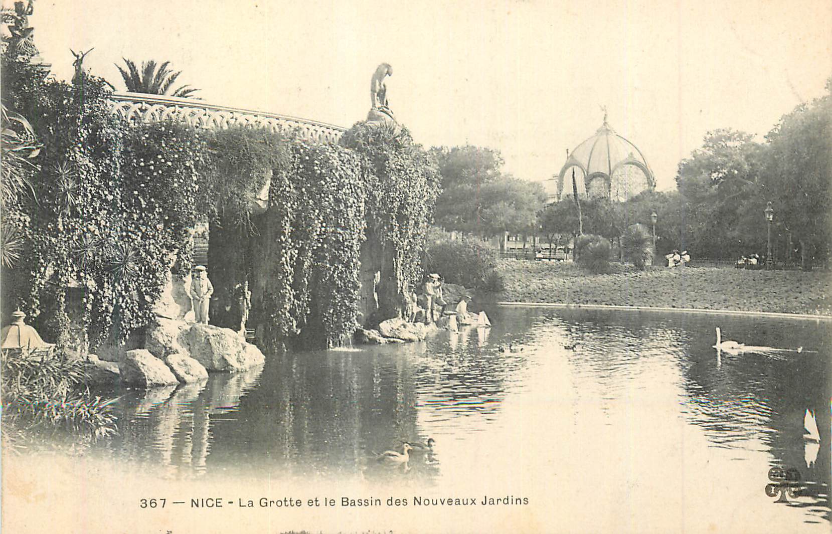 CPA Nice la Grotte et le Bassin des Nouveaux Jardins