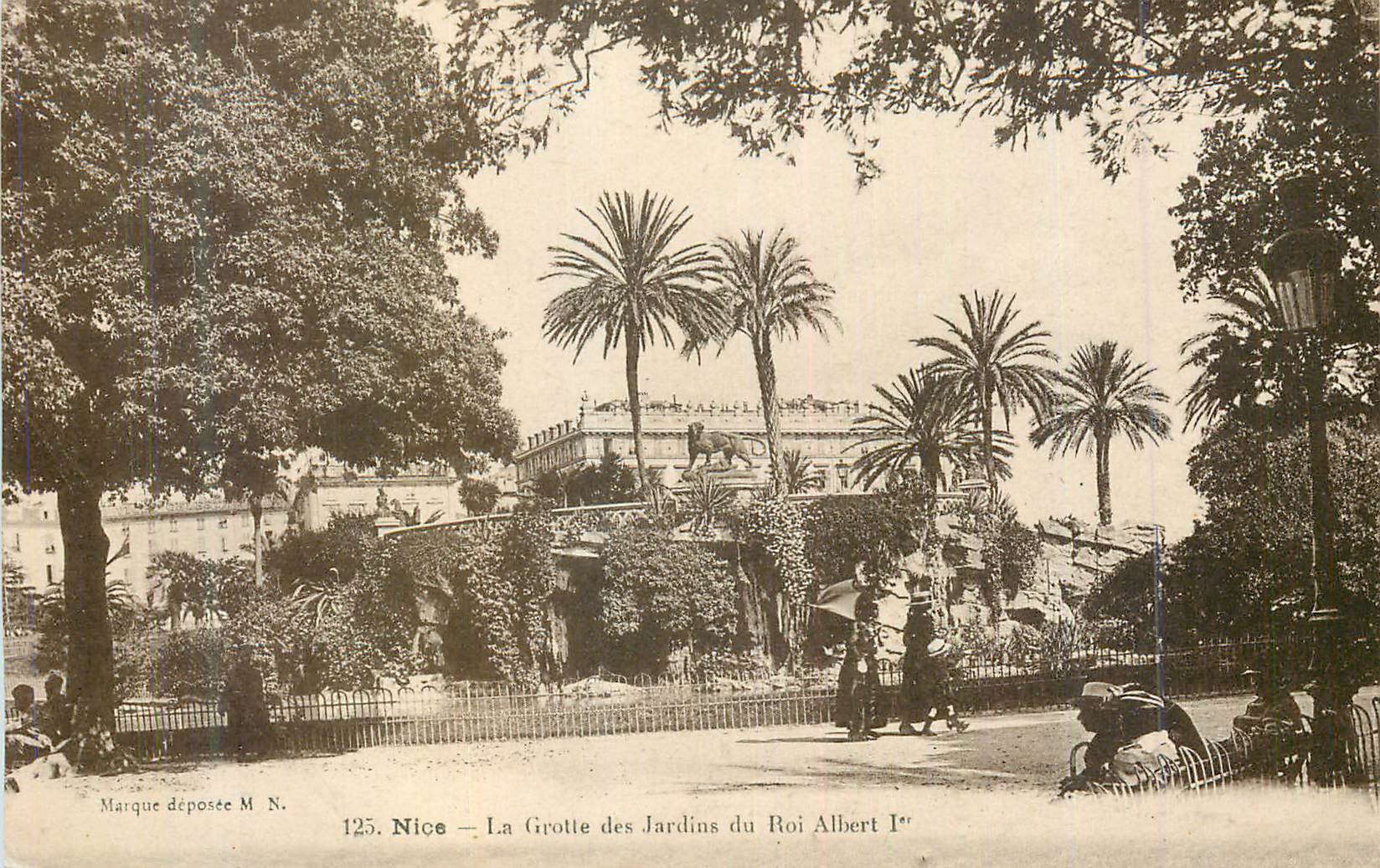 CPA Nice la Grotte des Jardins du Roi Albert Ier