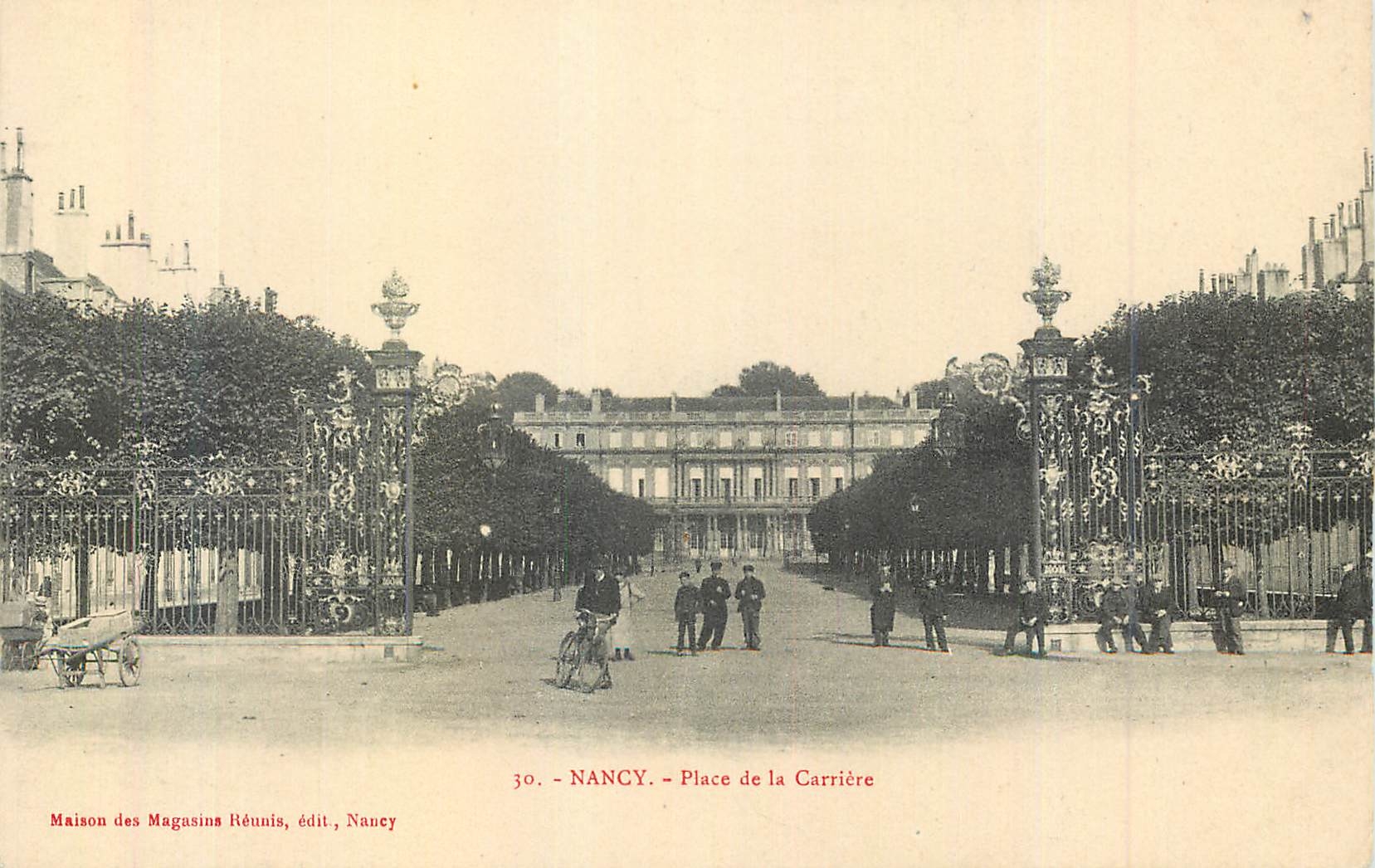 CPA Nancy Place de la Carriere Militaria