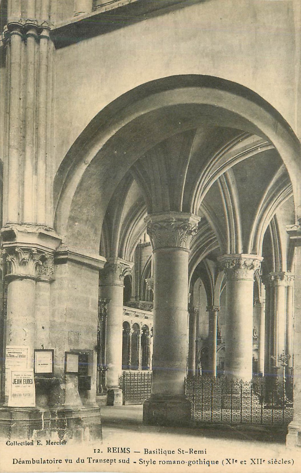 CPA Reims Basilique St Remi Deambulatoire vu du transept Sud Style Romano gothique