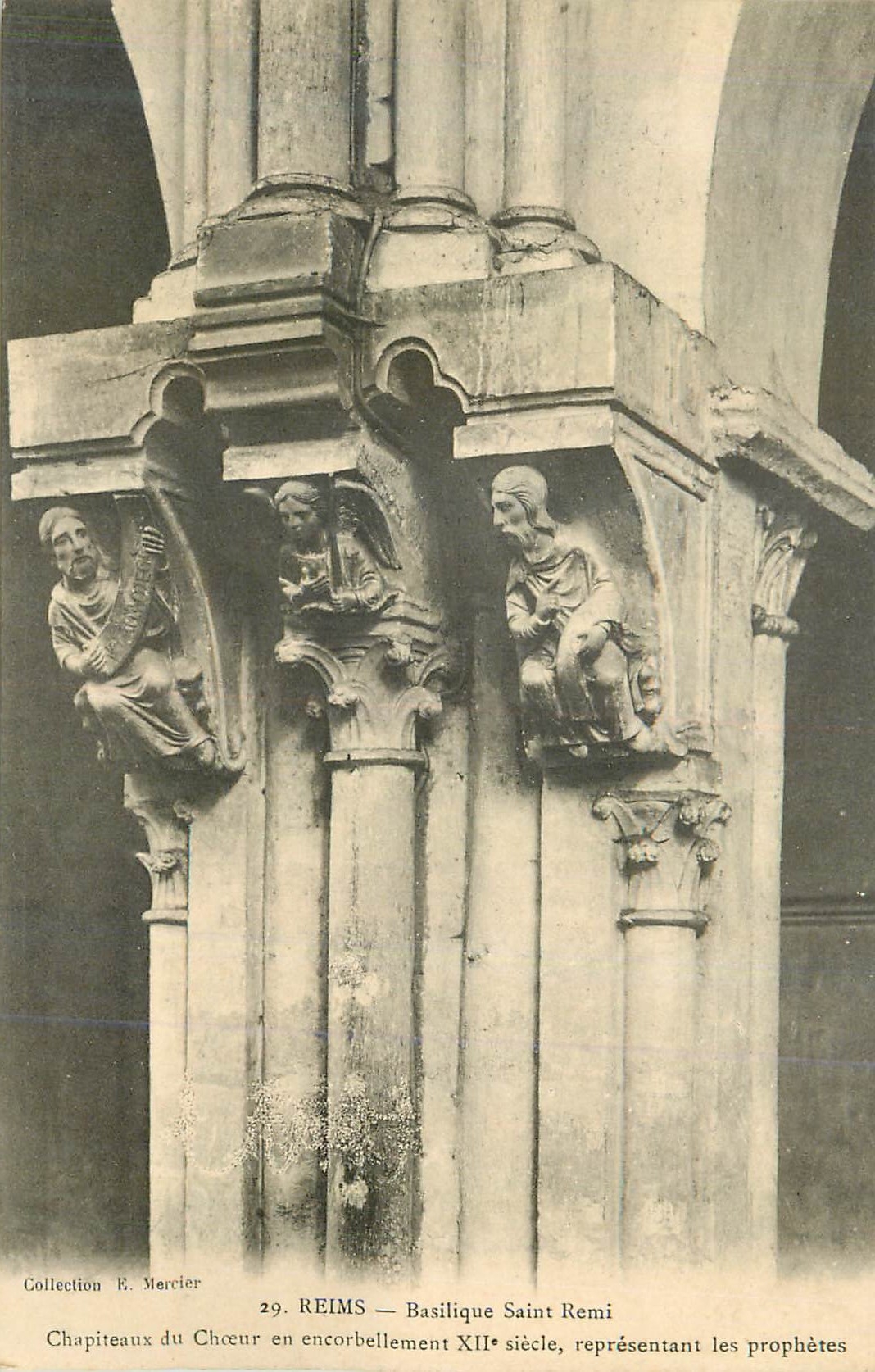 CPA Reims Basilique Saint Remi Chapiteaux du chœur en encorbellement reprensentant les prophetes