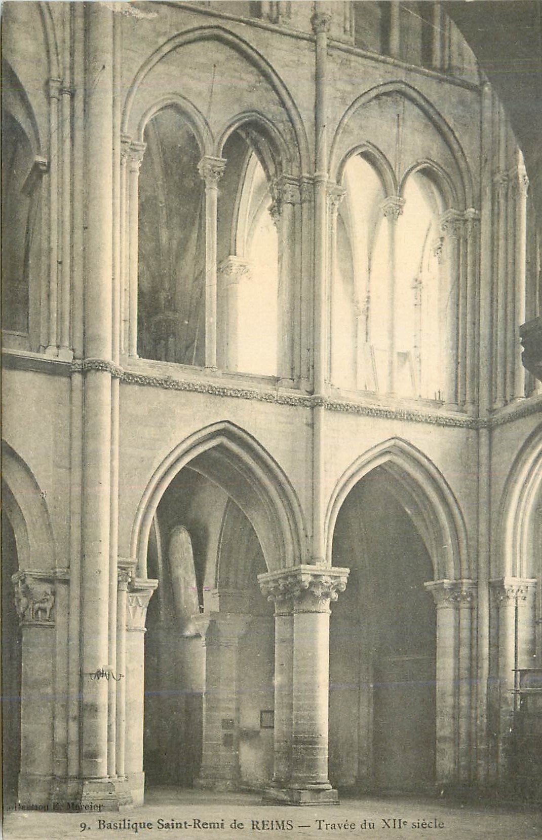CPA Reims Basilique Saint Remi Travee du 12eme