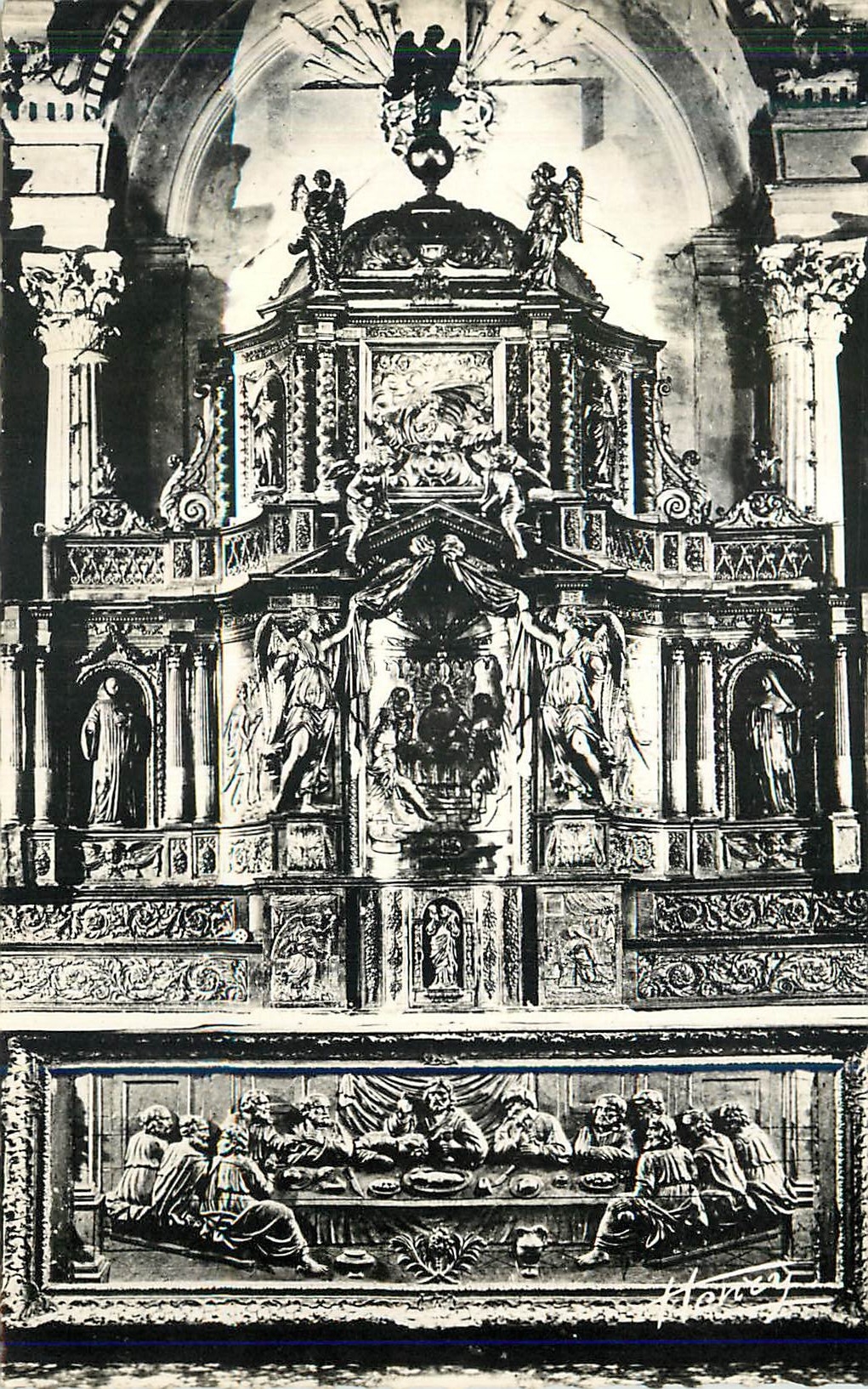 CPM Fontevrault l'Abbaye (M et L) Autel en Bois Sculpte et Dore
