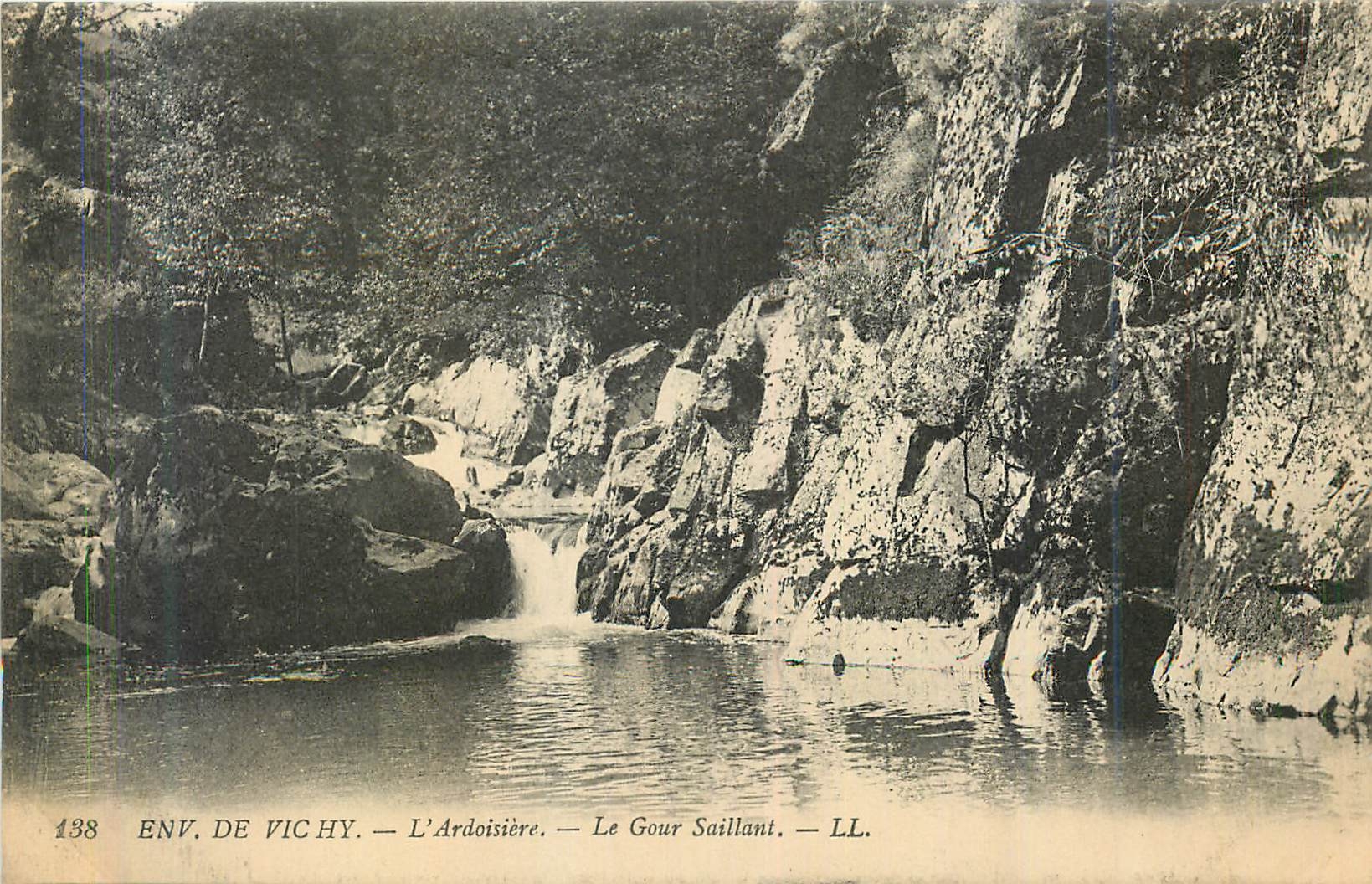 CPA Environs de Vichy L'Ardoisiere Le Gour Saillant
