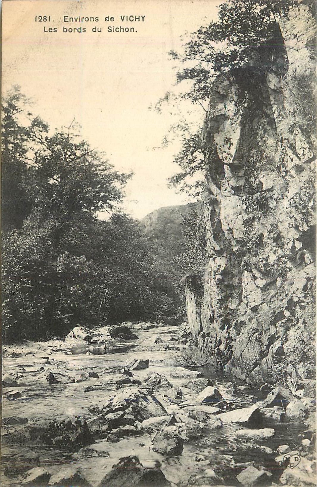 CPA Environs de Vichy Les Bords du Sichon