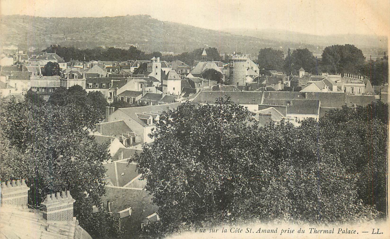 CPA Vichy Vue sur la Cote St Amand prise du Thermal Palace