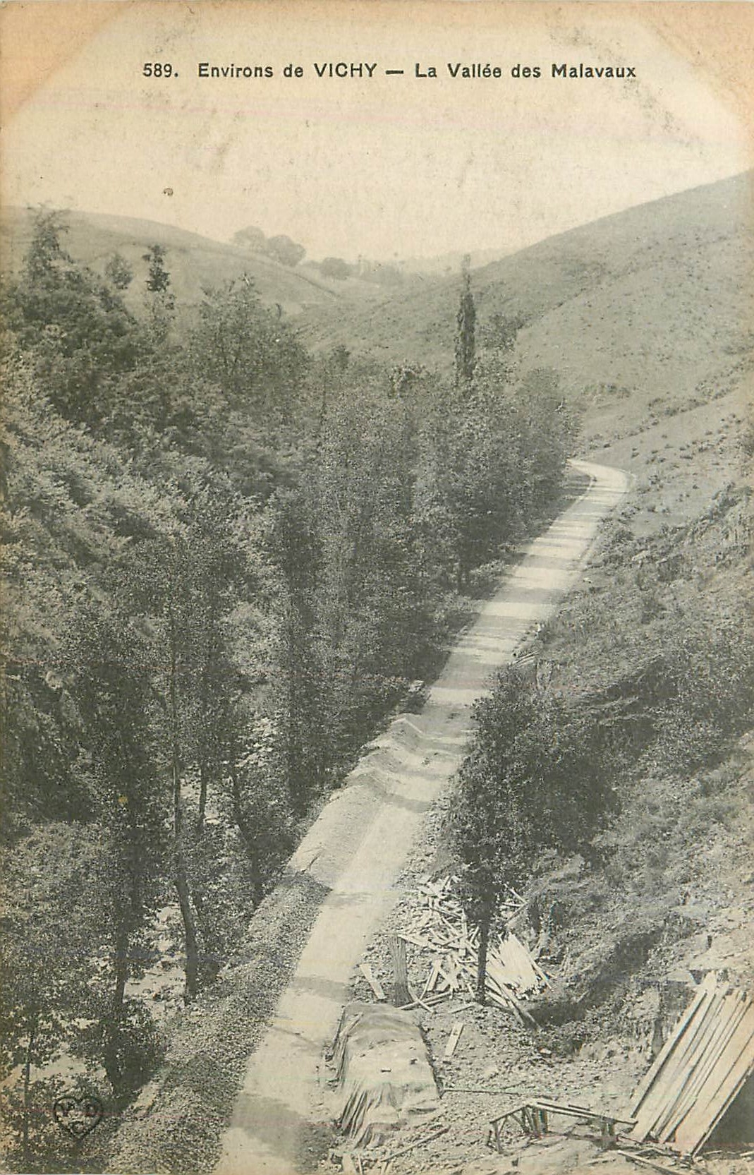 CPA Environs de Vichy La Vallee des Malavaux