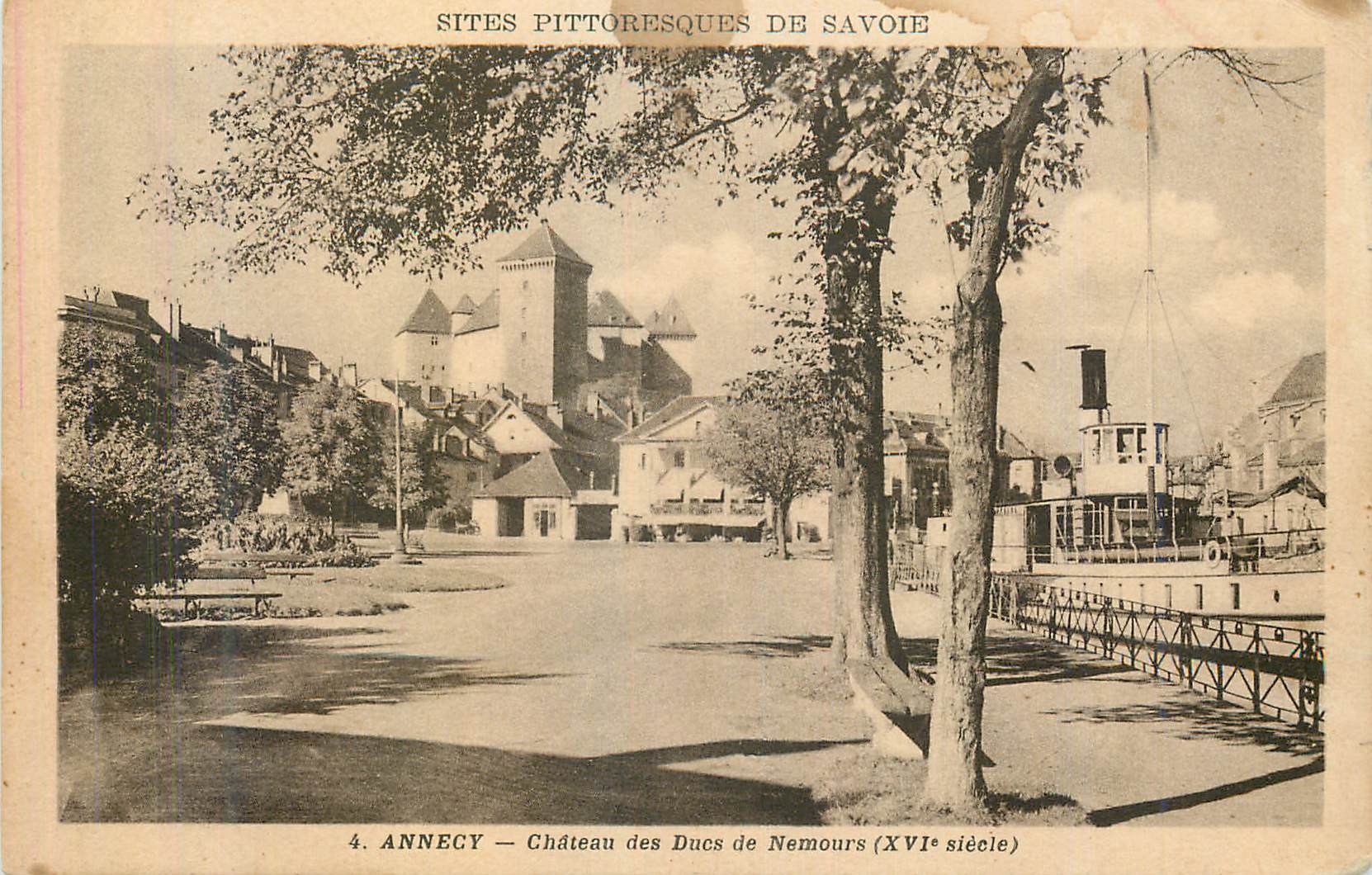 CPA Annecy Sites Pittoresques de Savoie Chateau des Ducs de Nemours (XVIe Siecle) Bateau