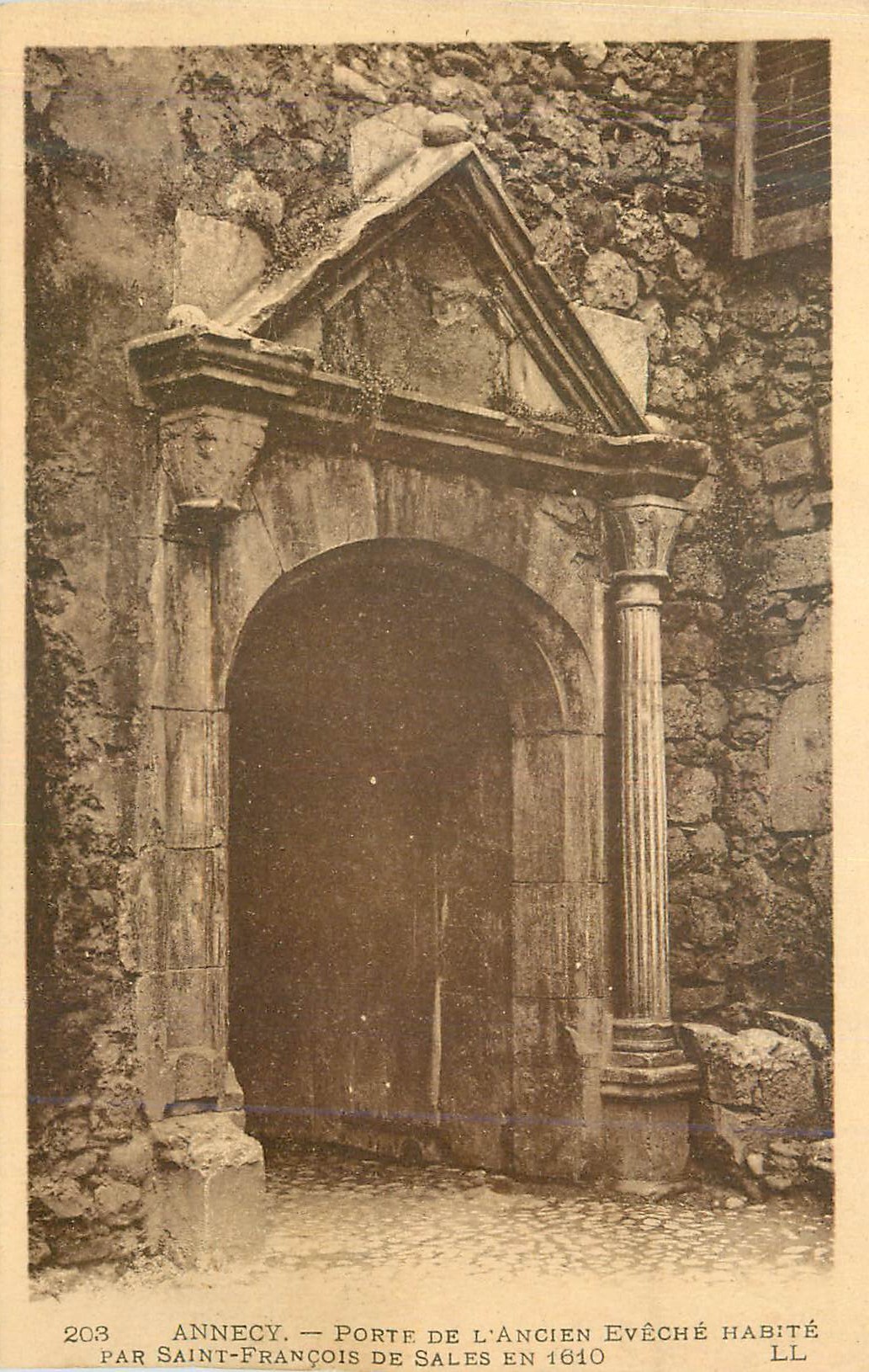 CPA Annecy Porte de l'Encien Eveche Habite par Saint Francois de Sales en 1610