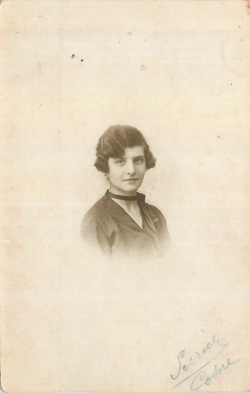 Portrait d'une jeune femme — Sérrée Cotine — éditeur inconnu