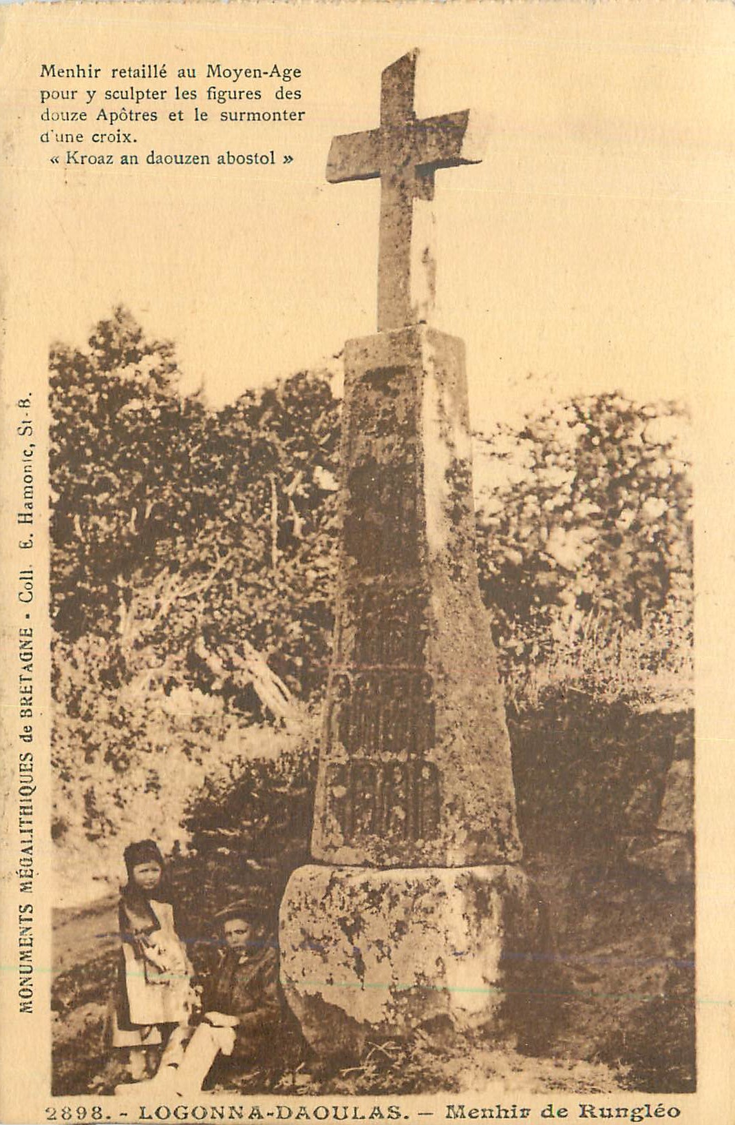 CPA Logonna Daoulas Menhir de Rungleo Monument Megalithiques de Bretagne