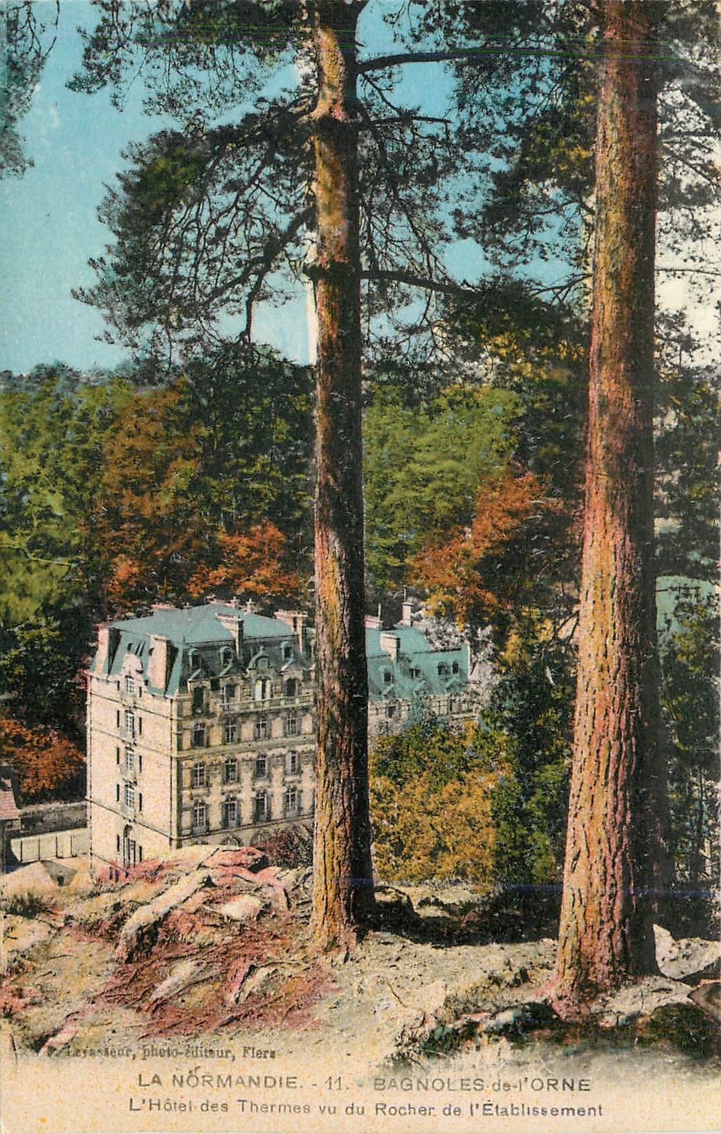Das Thermalhotel vom Rocher aus gesehen — Bagnoles-de-l'Orne — La Normandie, Fotoillustrator, Flers, Nr. 11