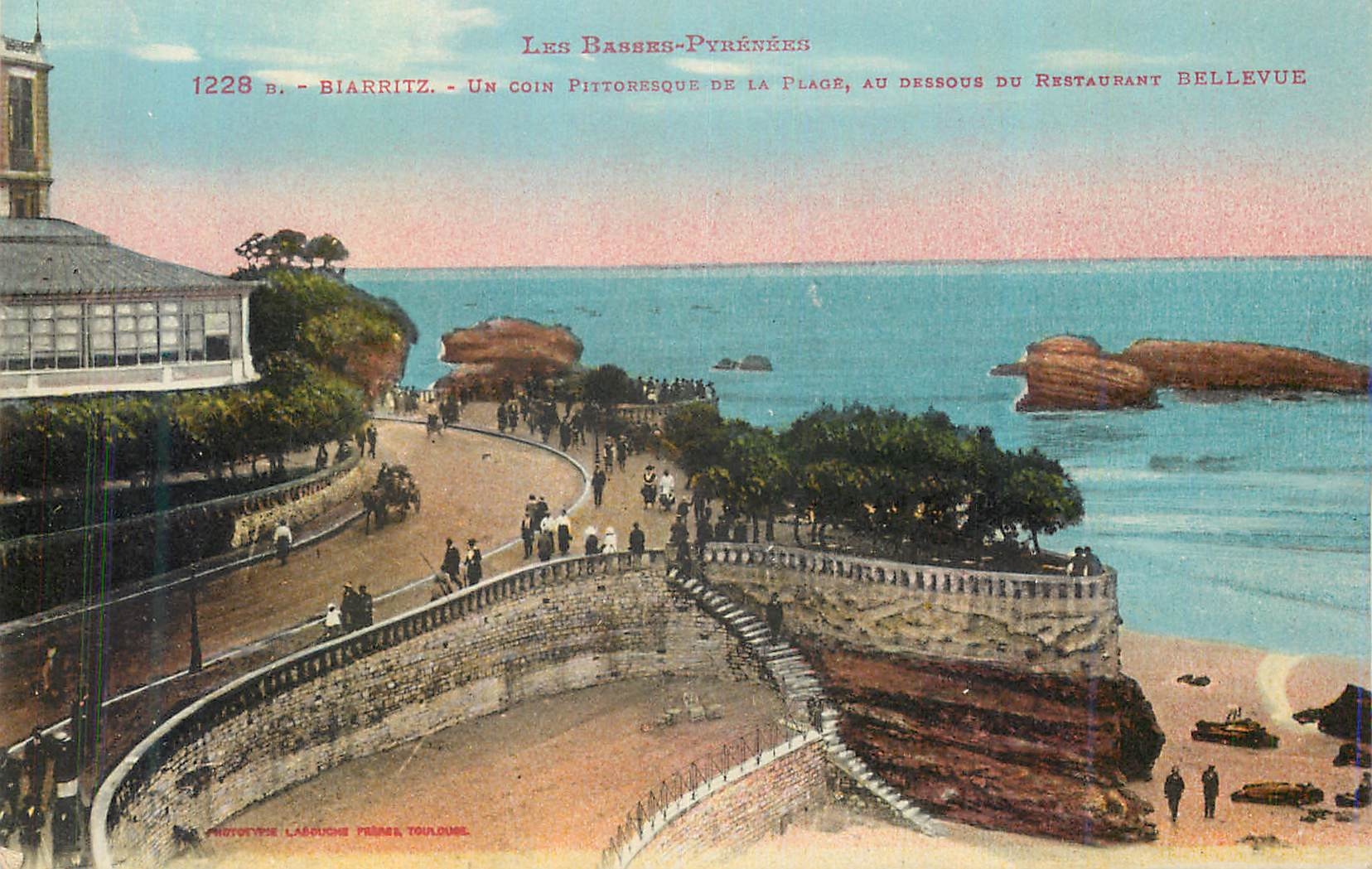 Biarritz - Un coin pittoresque de la plage, au-dessous du Restaurant Bellevue — Phototype L'Asphalte, Toulouse, n° 1228 B.
