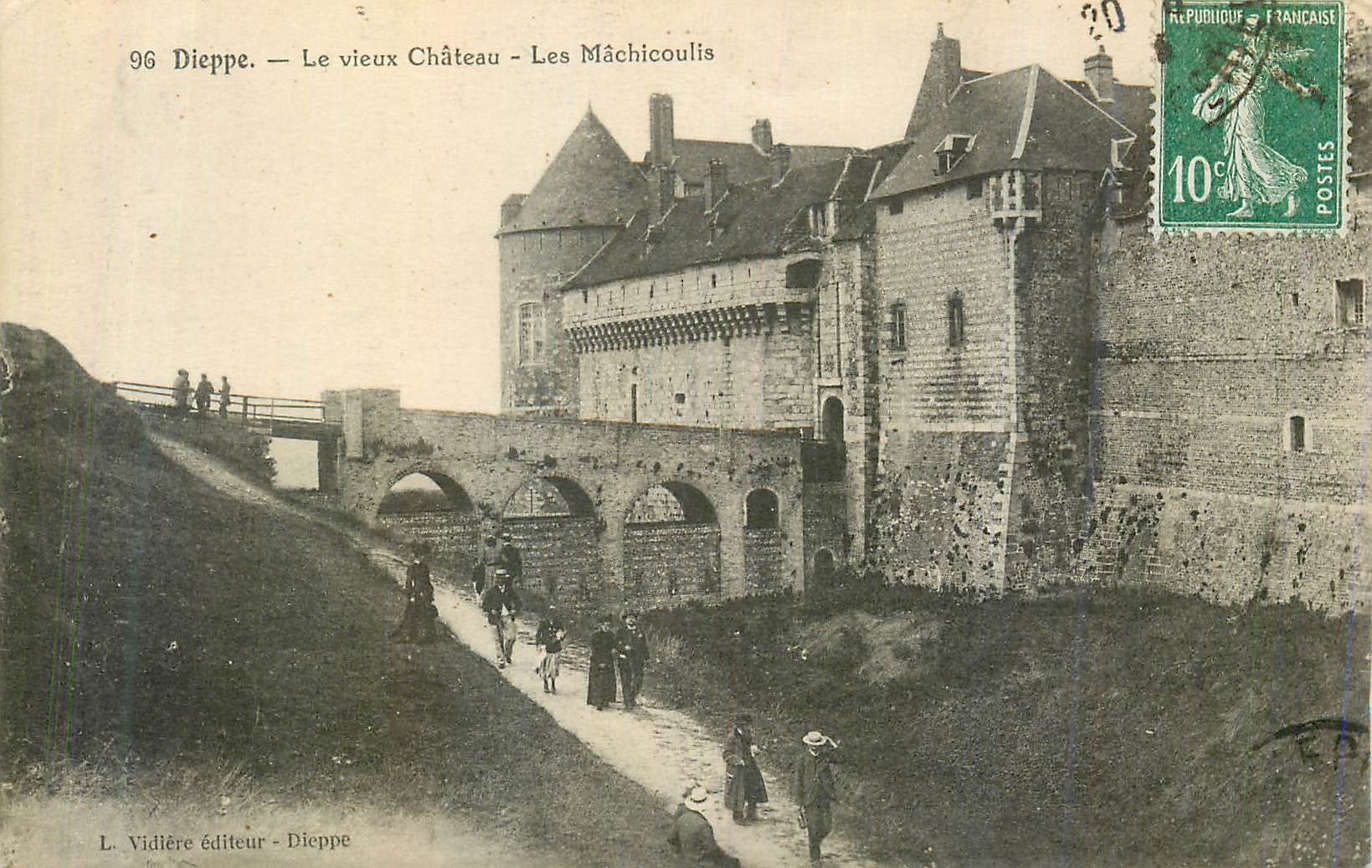 CPA Dieppe Le Vieux Chateau Les Machicoulis