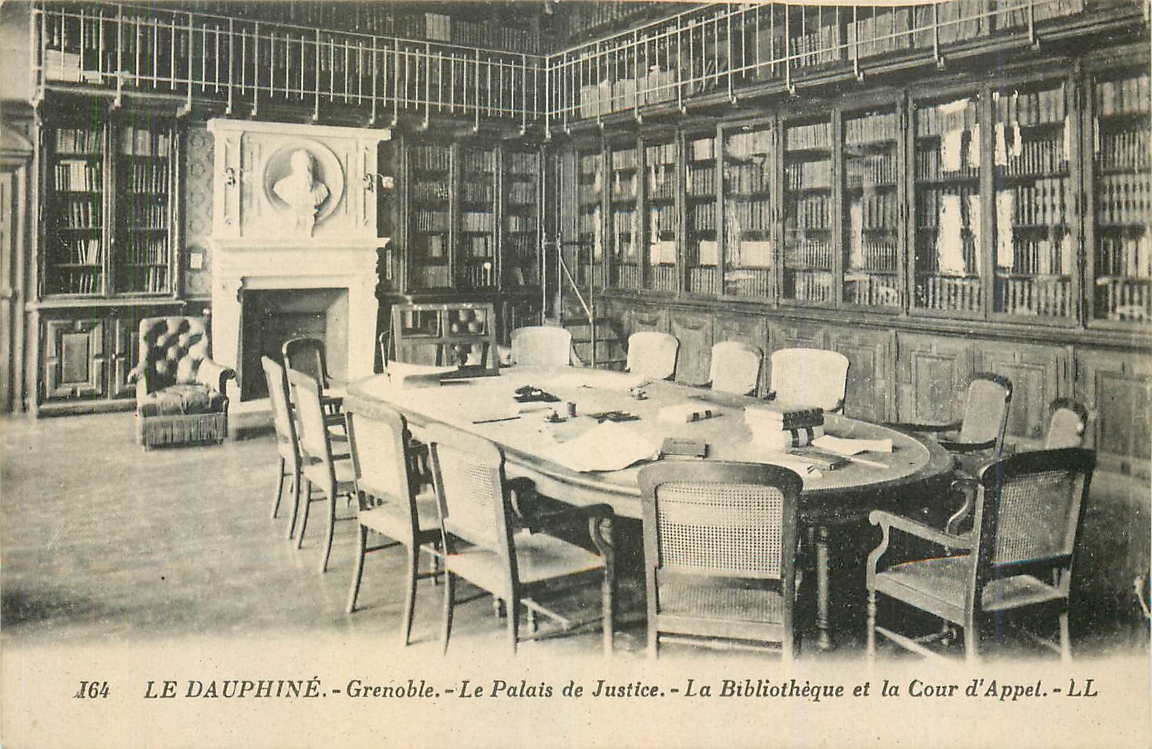 CPA le Dauphine Grenoble le Palais de Justice La bibliotheque et la cour d'appel