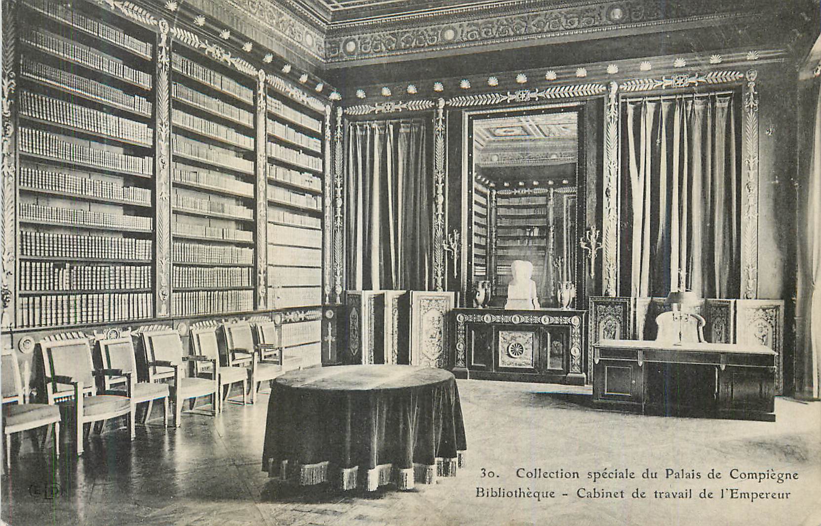 CPA Collection Speciale du Palais de Compiegne Bibliotheque