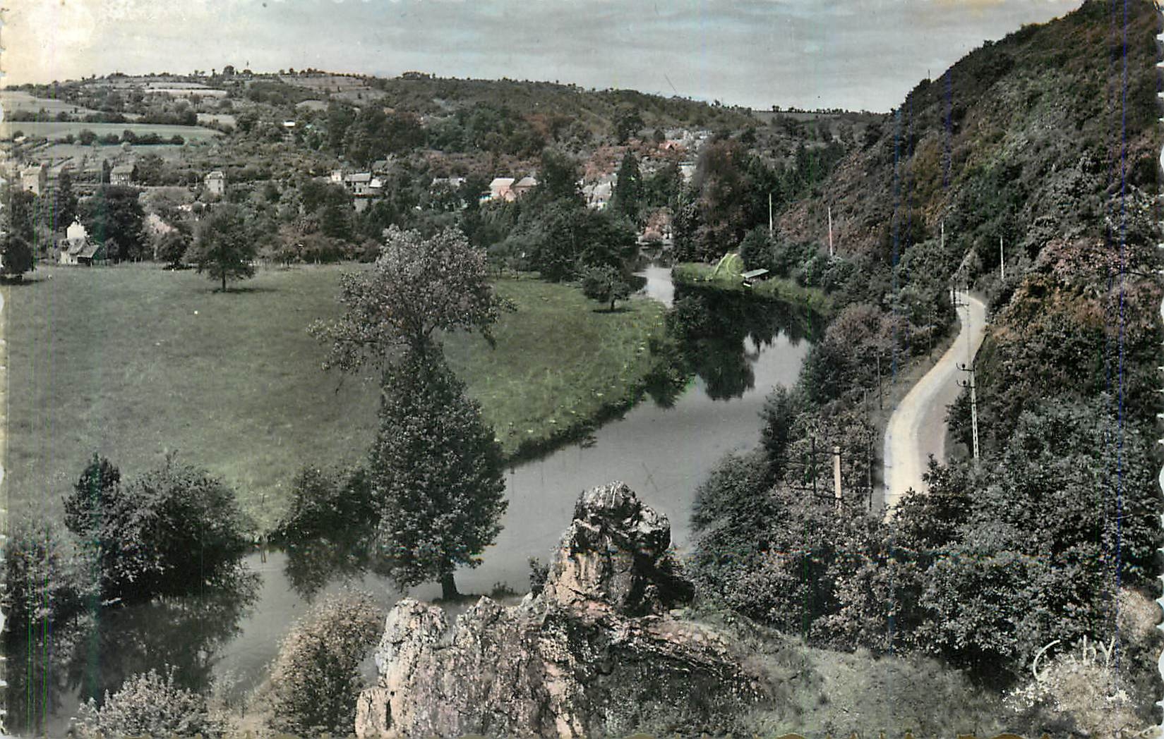 CPM Pont d'Ouilly (Calvados) la Suisse Normande la Roche du Lion et l'Orne