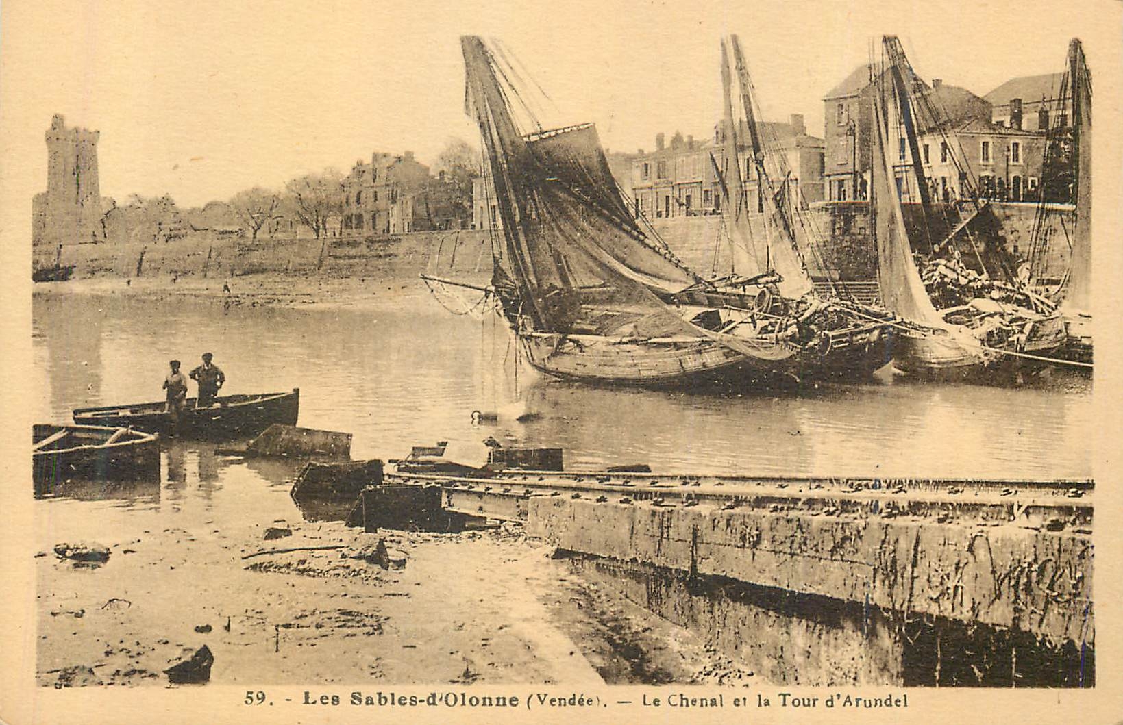CPA les Sables d'Olonne (Vendee) le Chenal et la Tour d'Arundel Bateaux