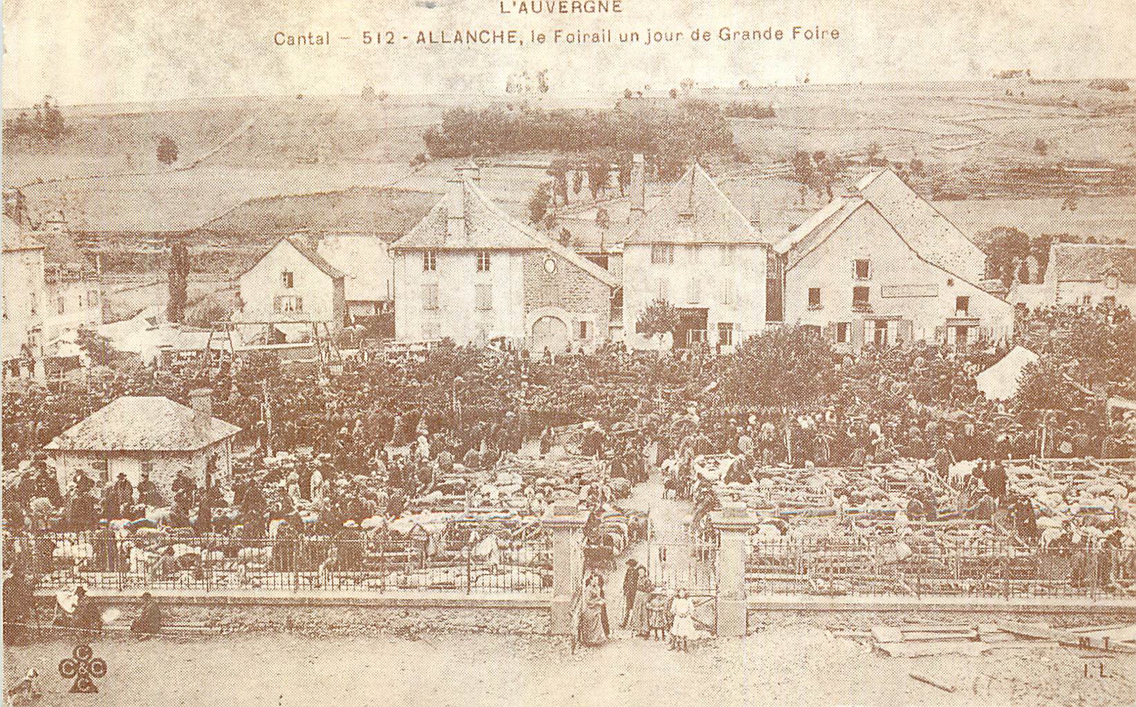 REPRO Allanche Cantal l'Auvergne le Foirail un Jour de Grande Foire