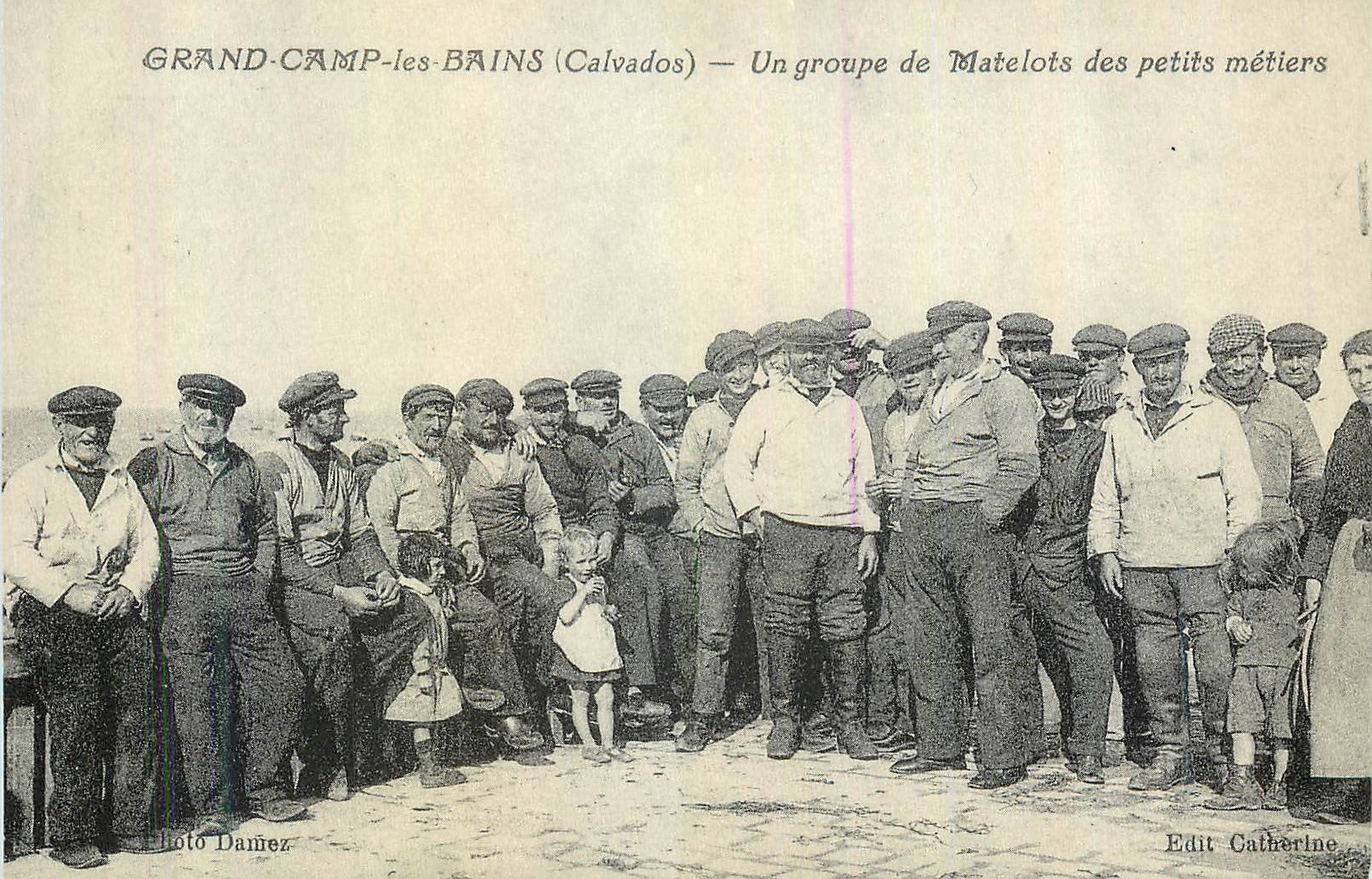 Grand-Camp-les-Bains (Calvados) — Un groupe de Matelots des petits métiers — Photo Damez, Edit Catherine